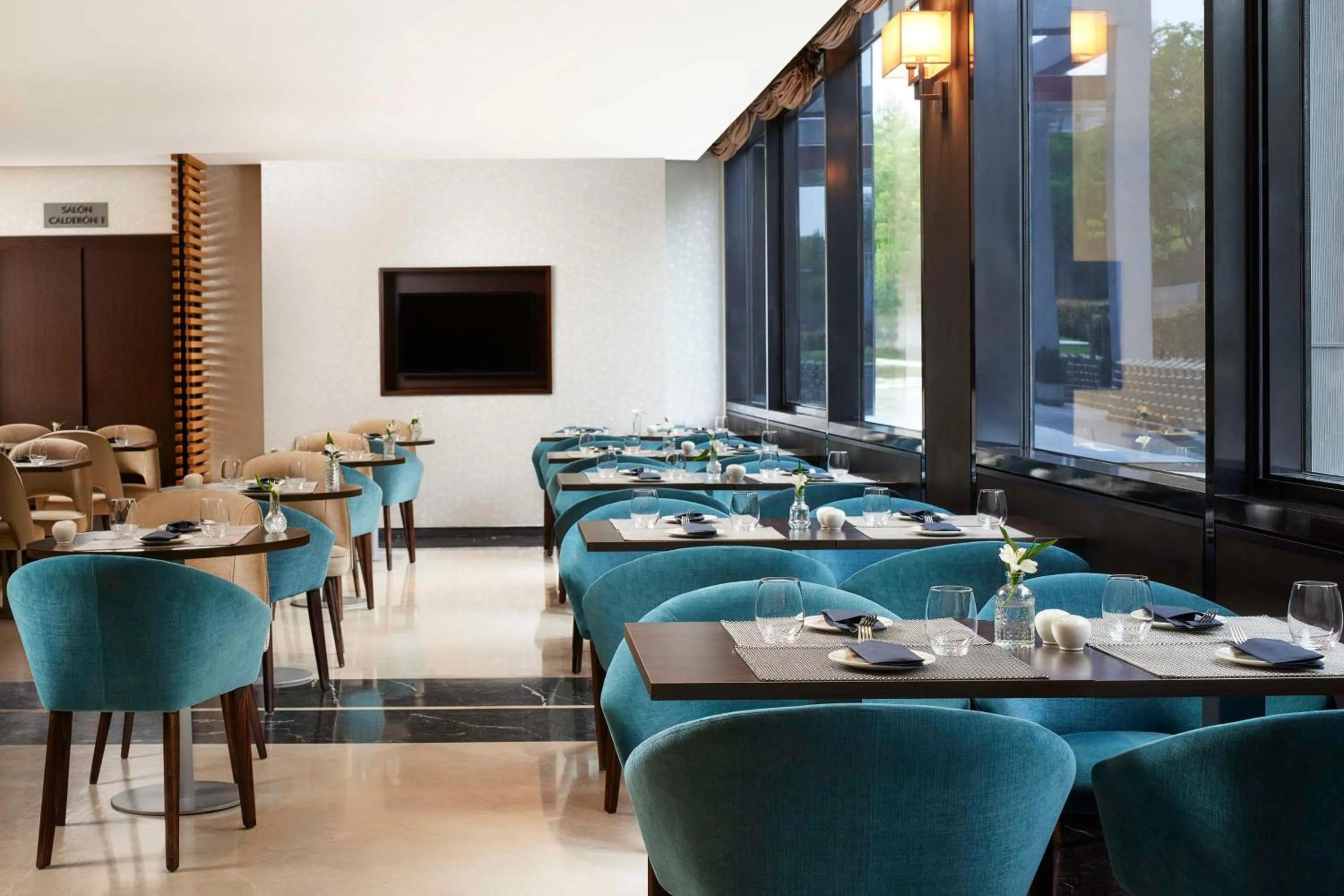 Restaurant/places to eat in NH Madrid Ribera del Manzanares