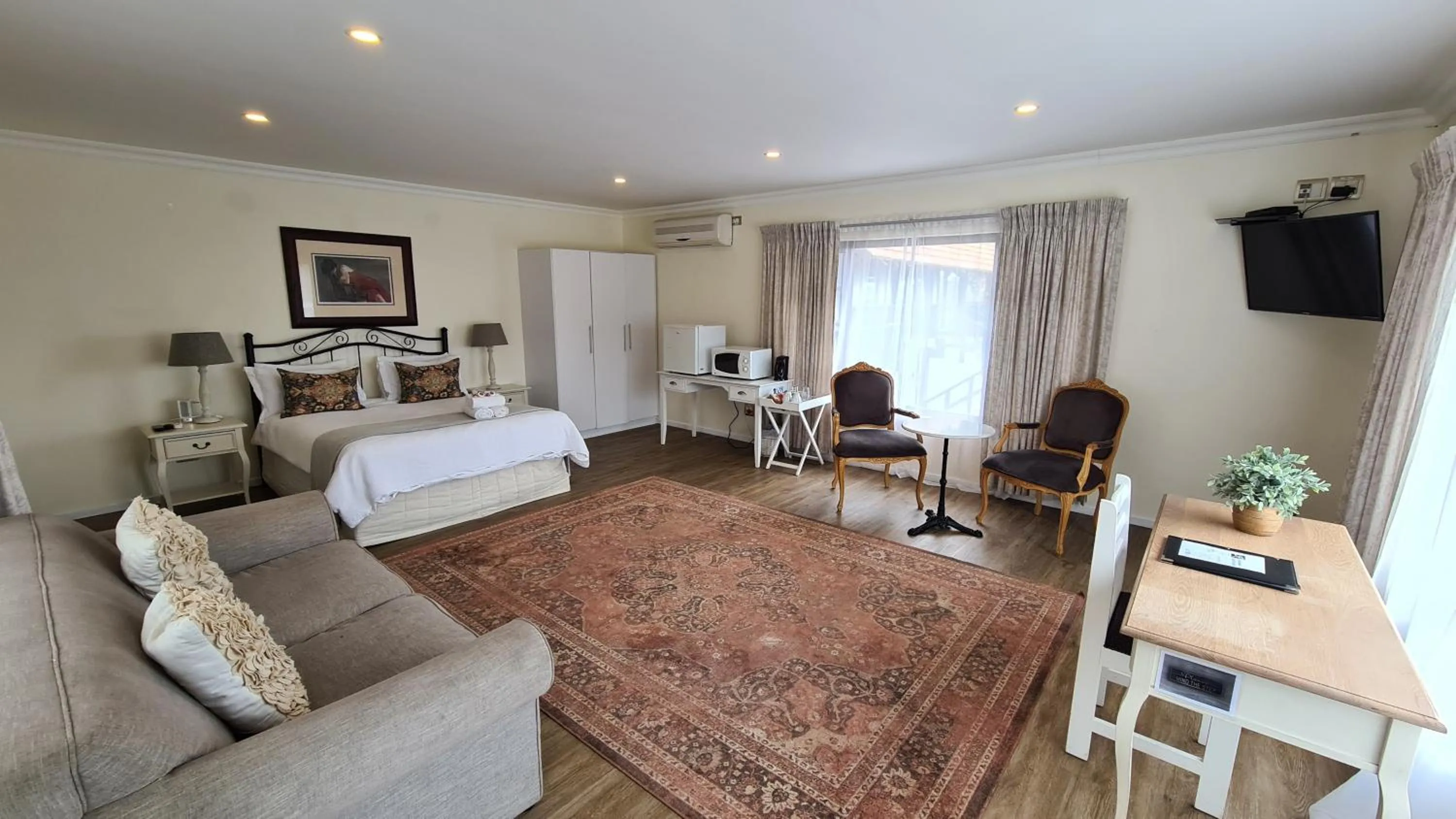 Photo of the whole room, Bed in Hathaway Guest House