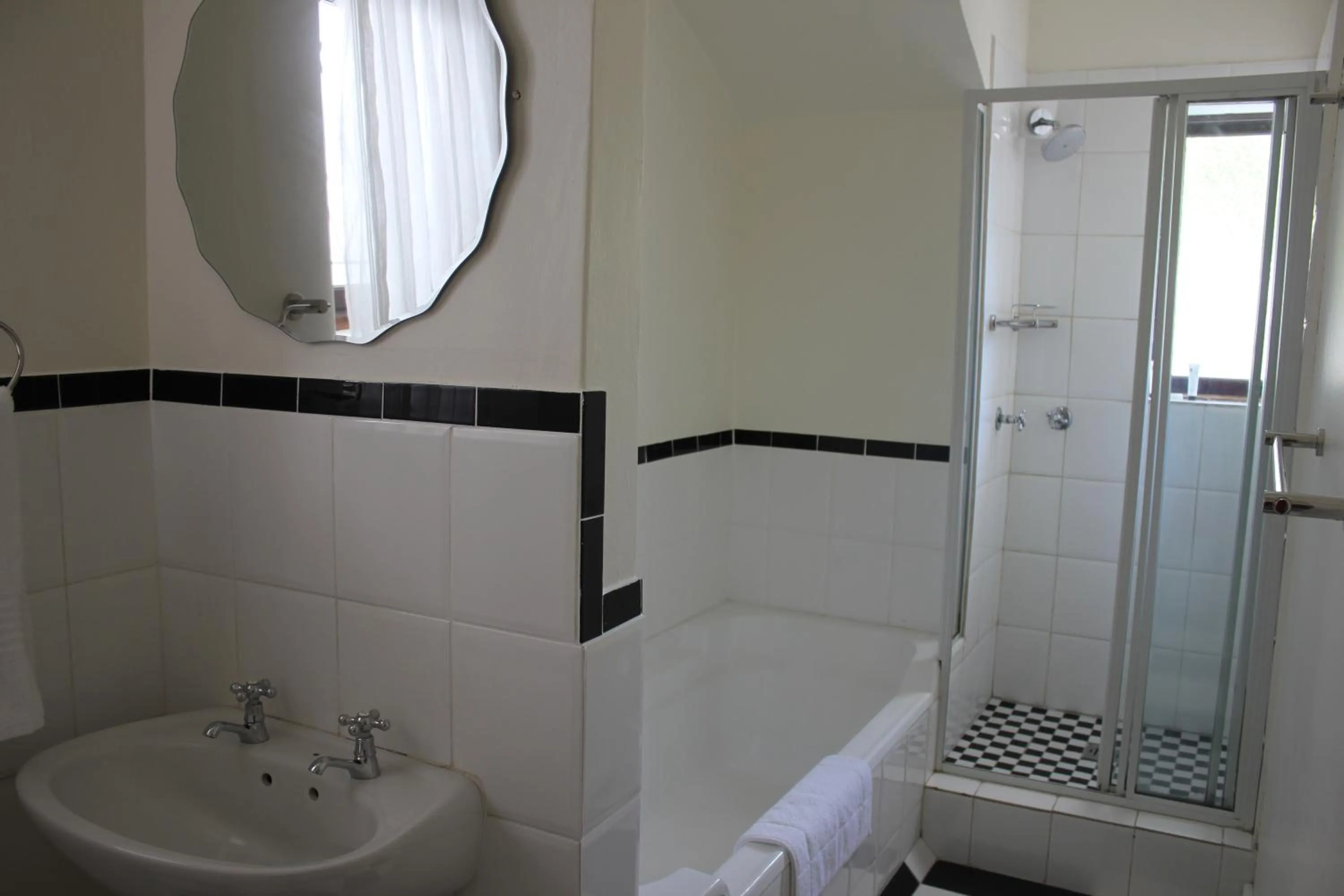 Bathroom in Hathaway Guest House