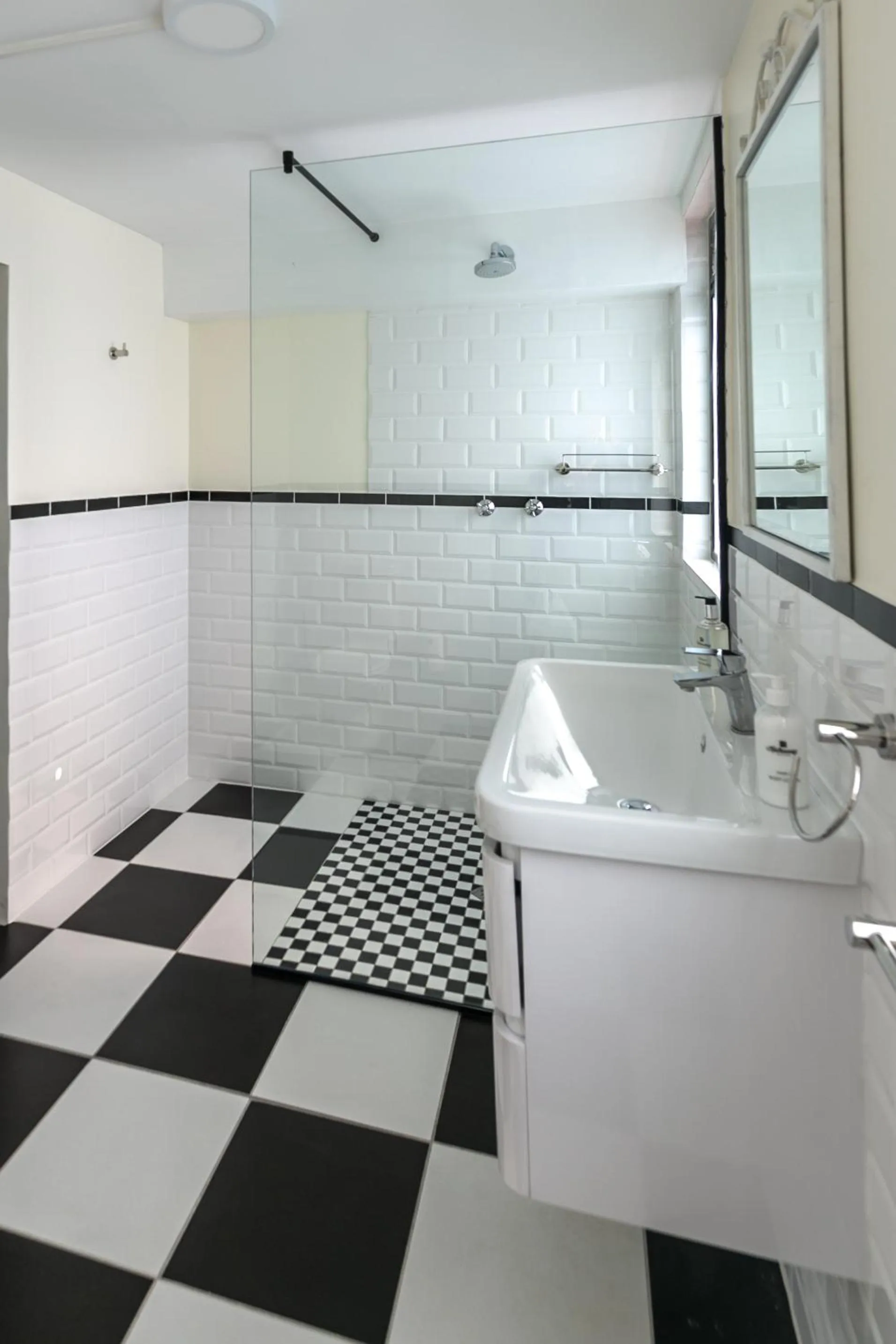 Bathroom in Hathaway Guest House