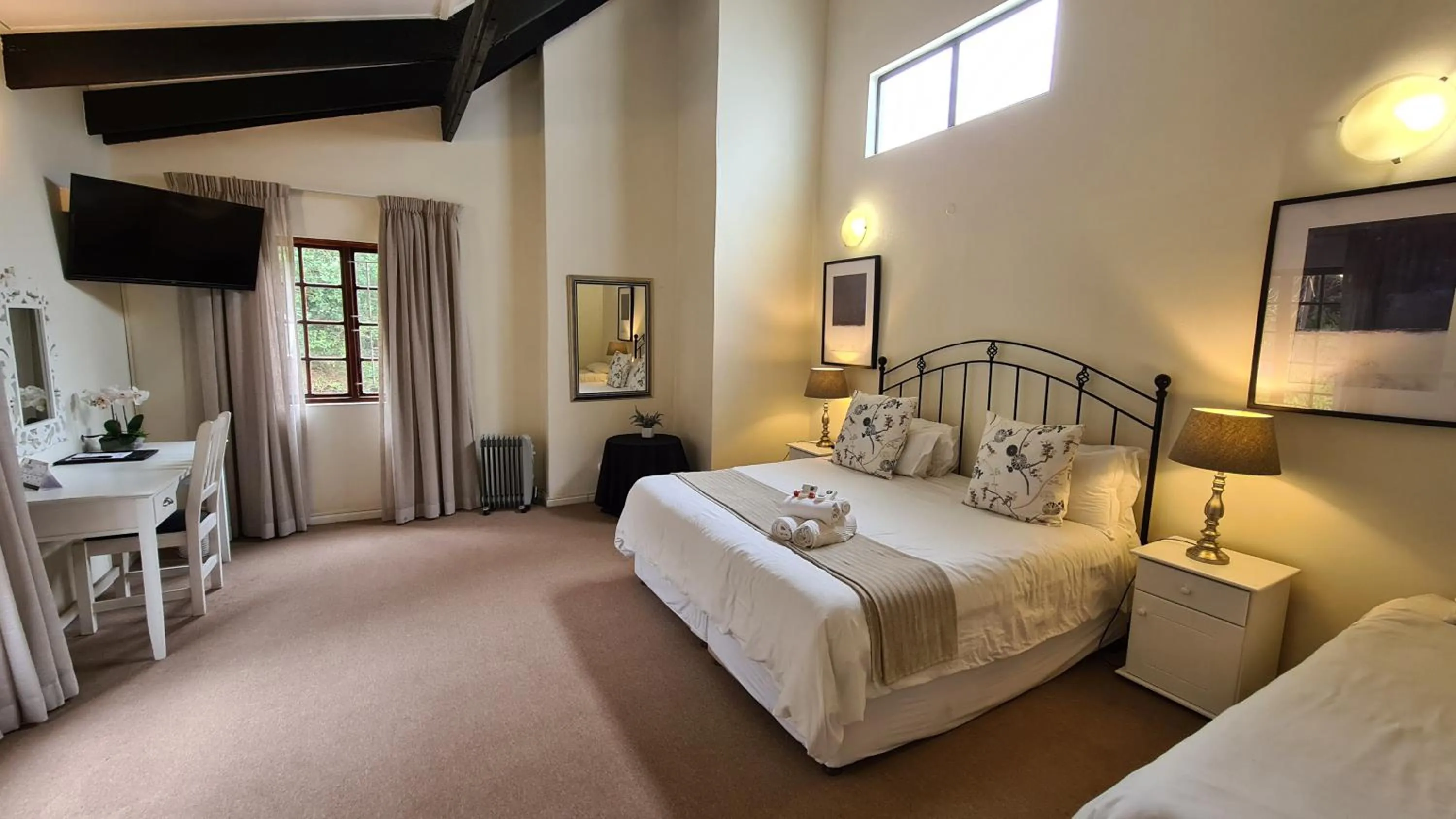 Bed in Hathaway Guest House