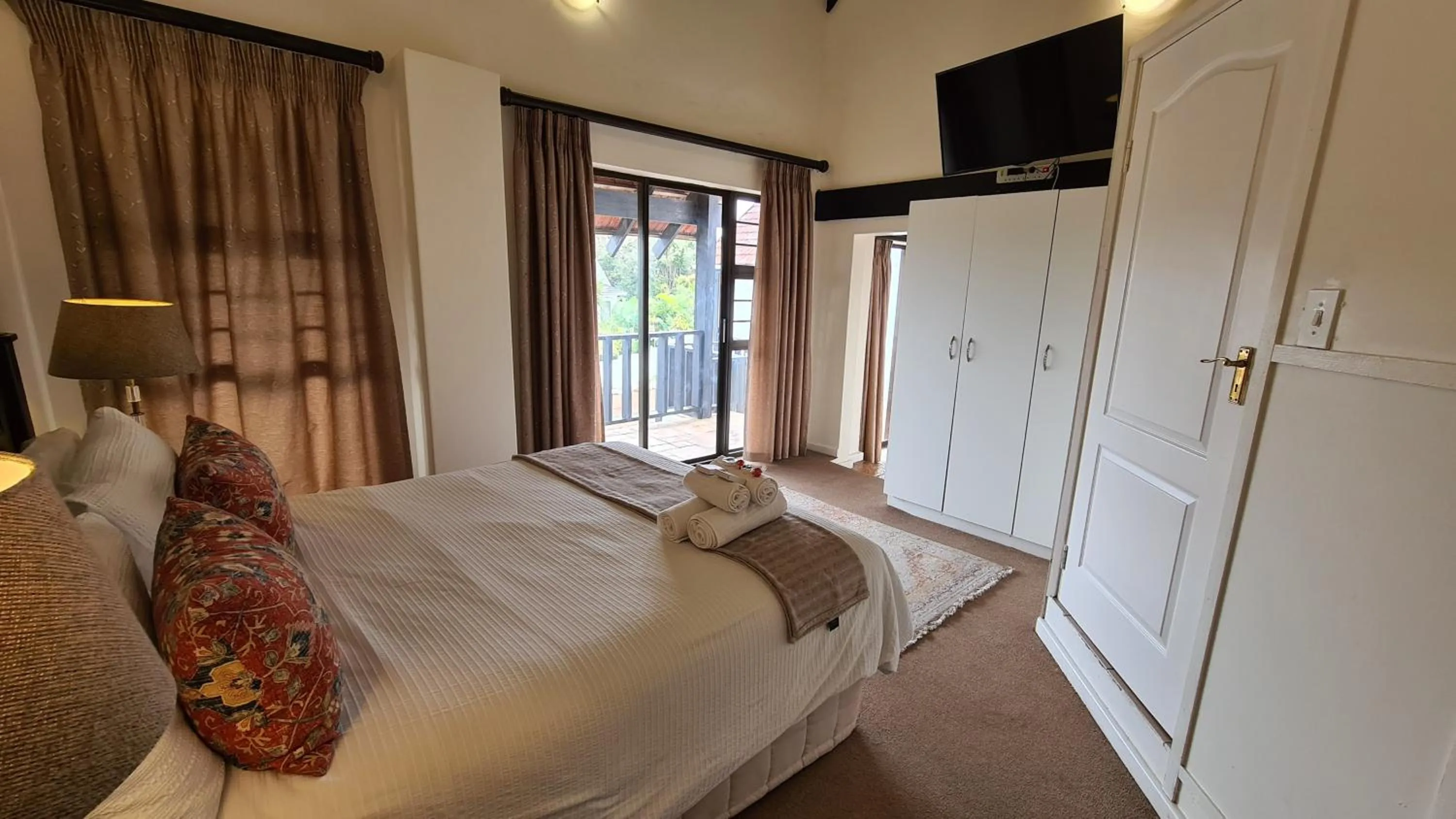 Deluxe Double Room in Hathaway Guest House