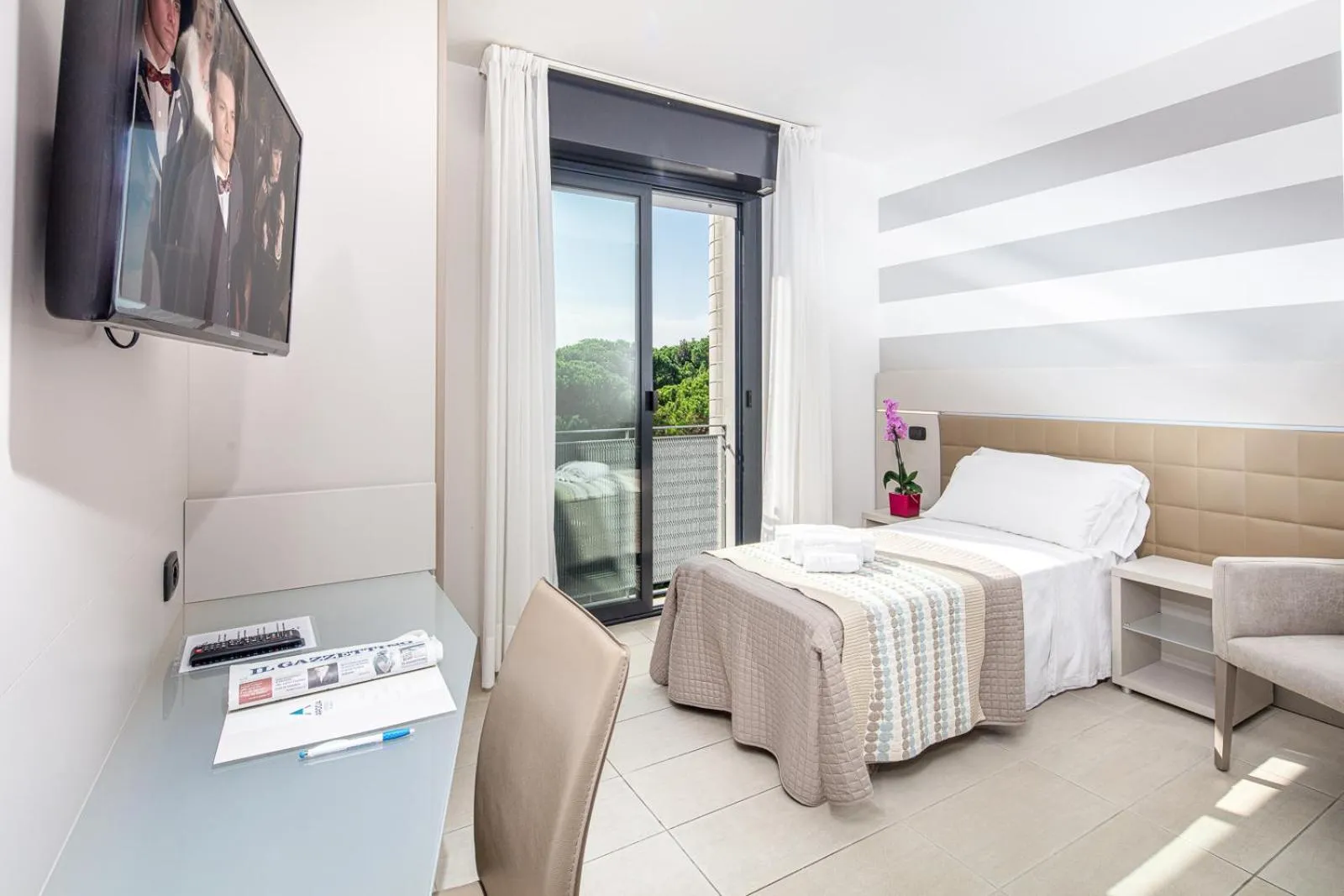 Photo of the whole room, Bed in Hotel Helvetia