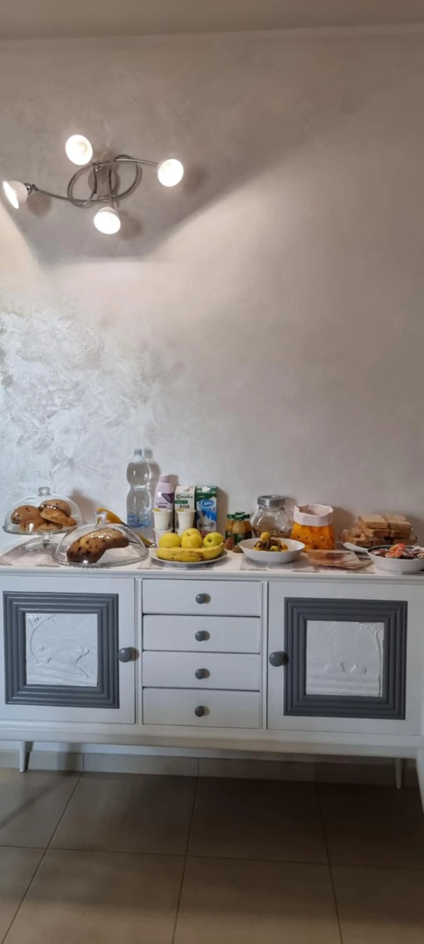 Food and drinks in Home Sweet Home