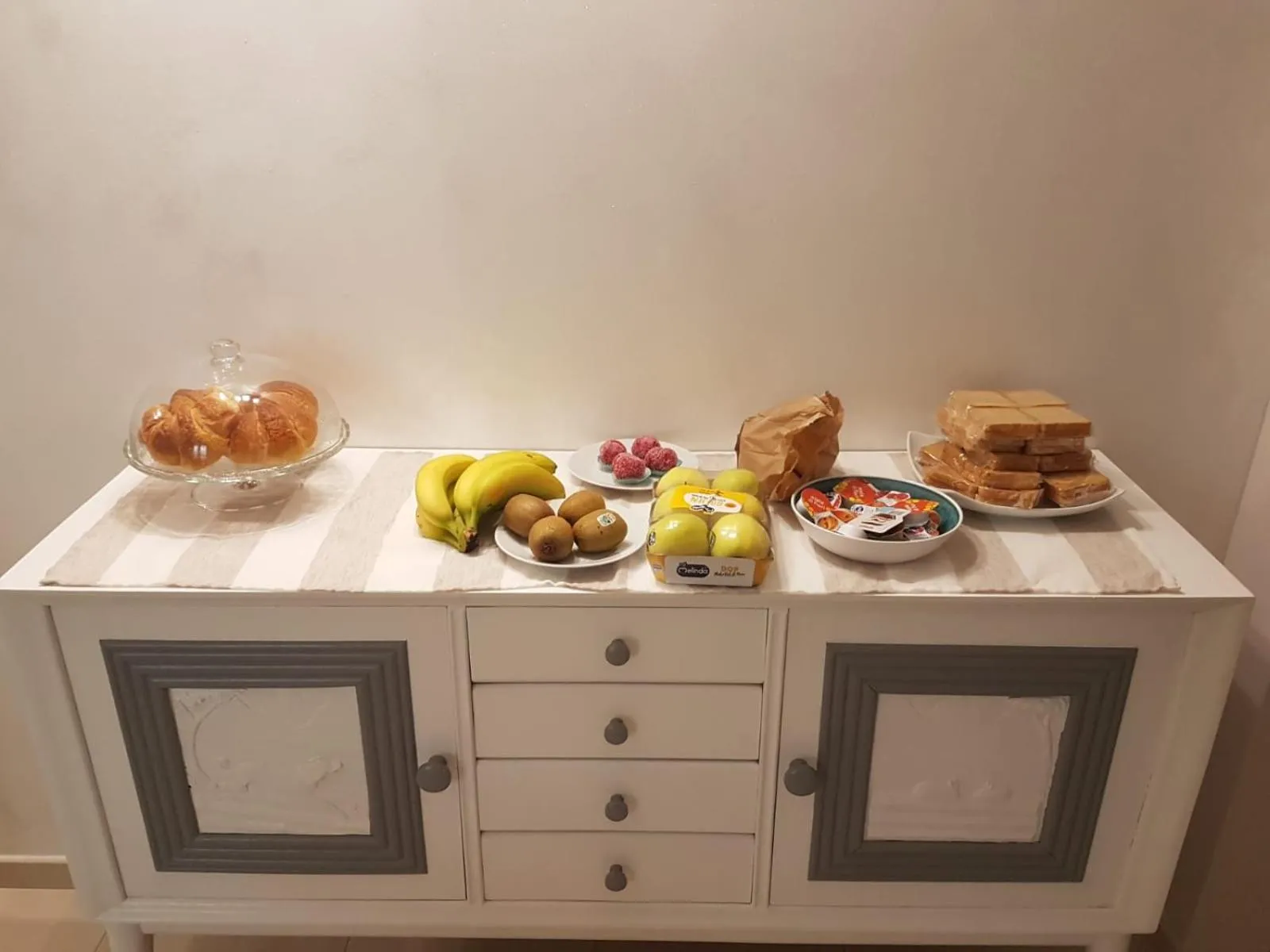 Food and drinks in Home Sweet Home