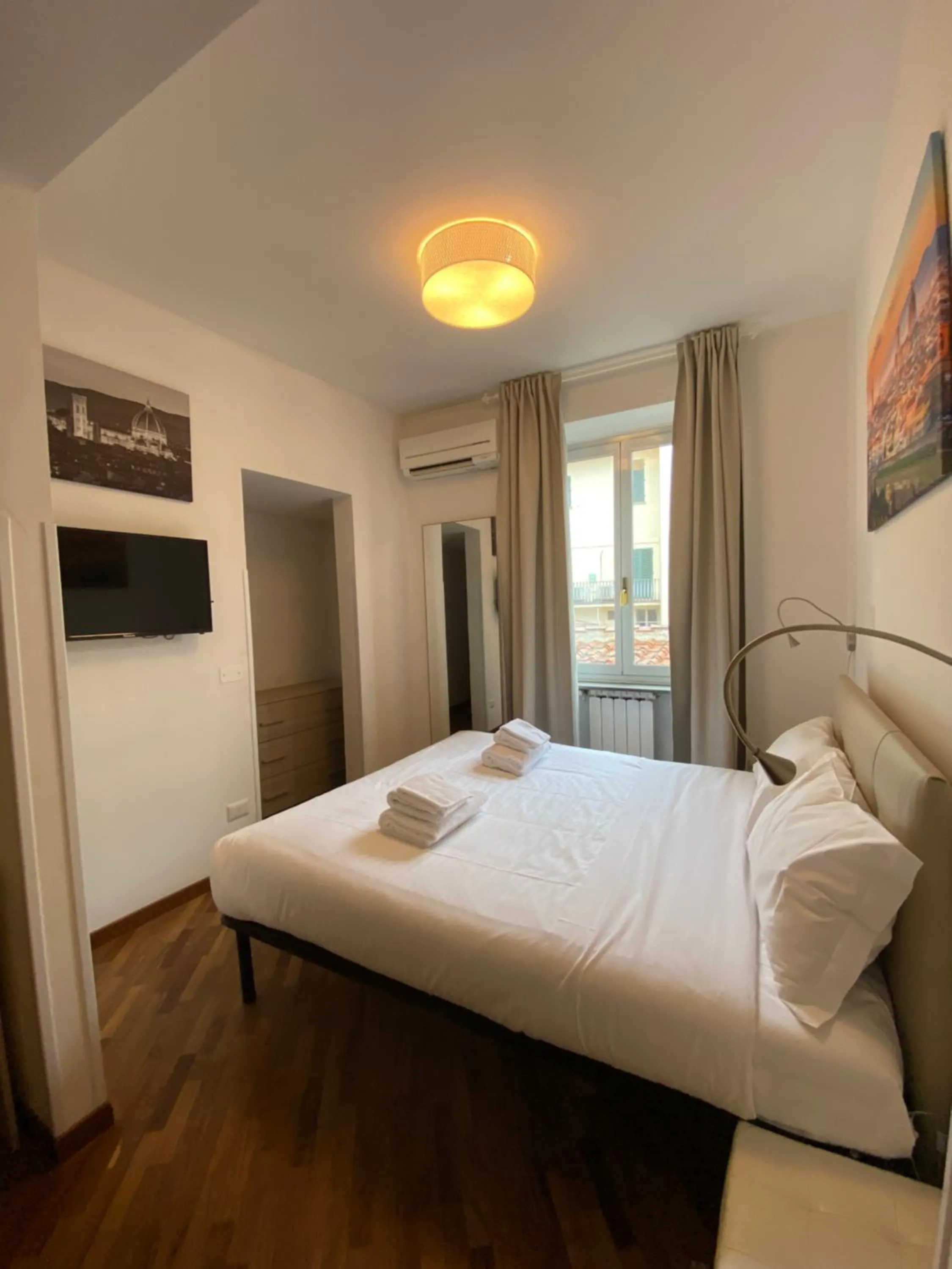 Photo of the whole room, Bed in Le Tre Lune Suites