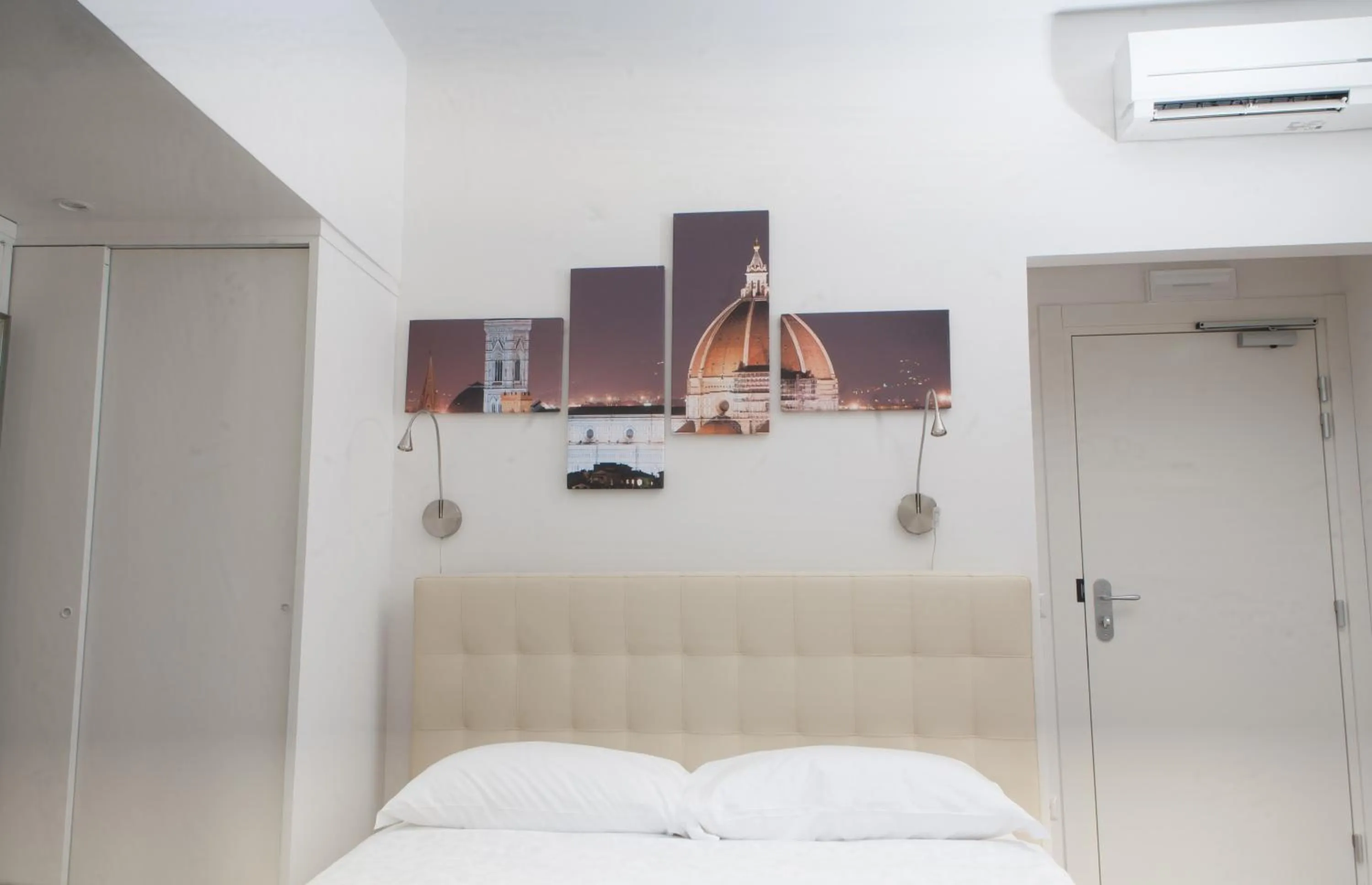 Bed in Le Tre Lune Suites