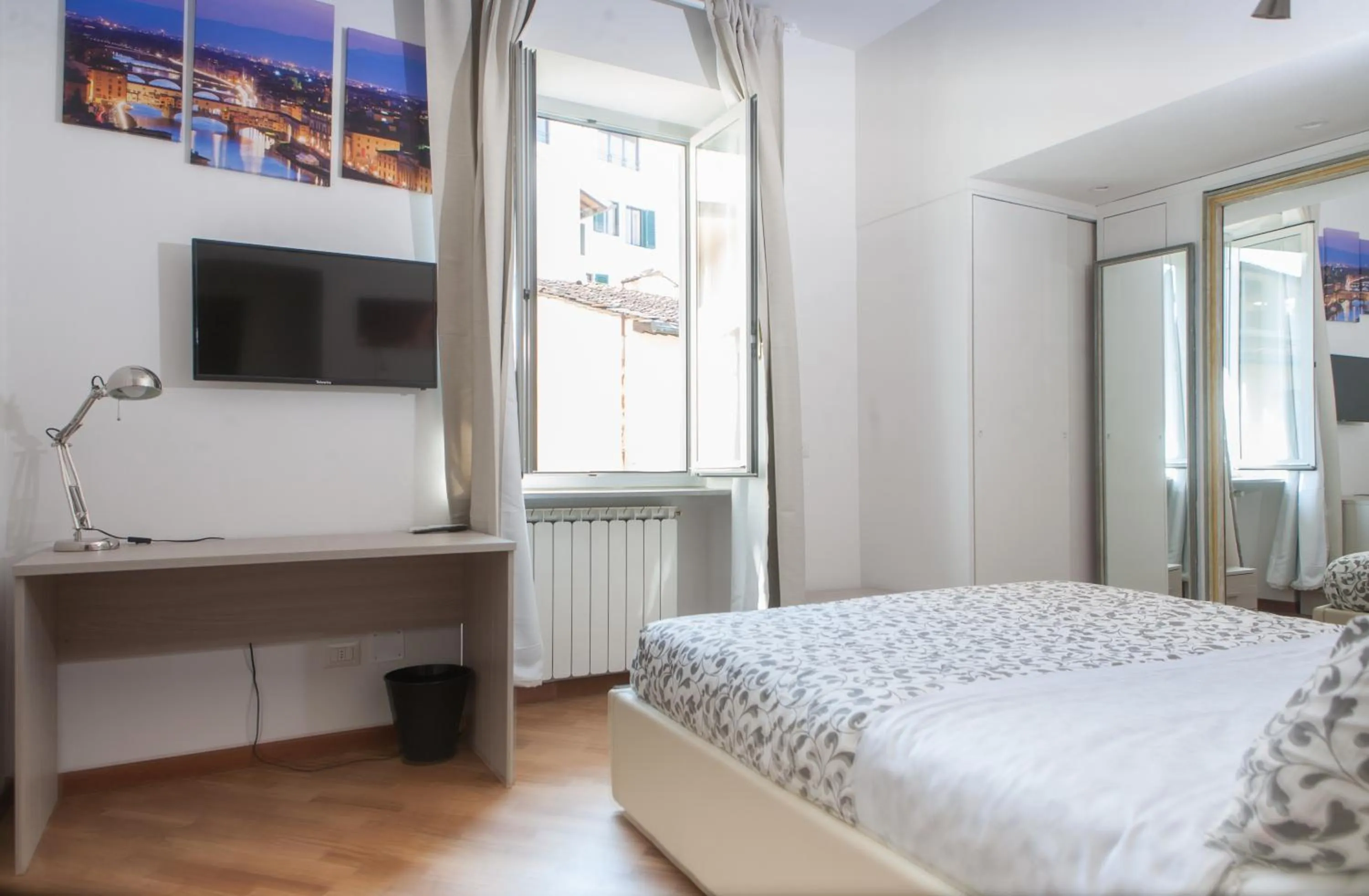 Photo of the whole room, Bed in Le Tre Lune Suites