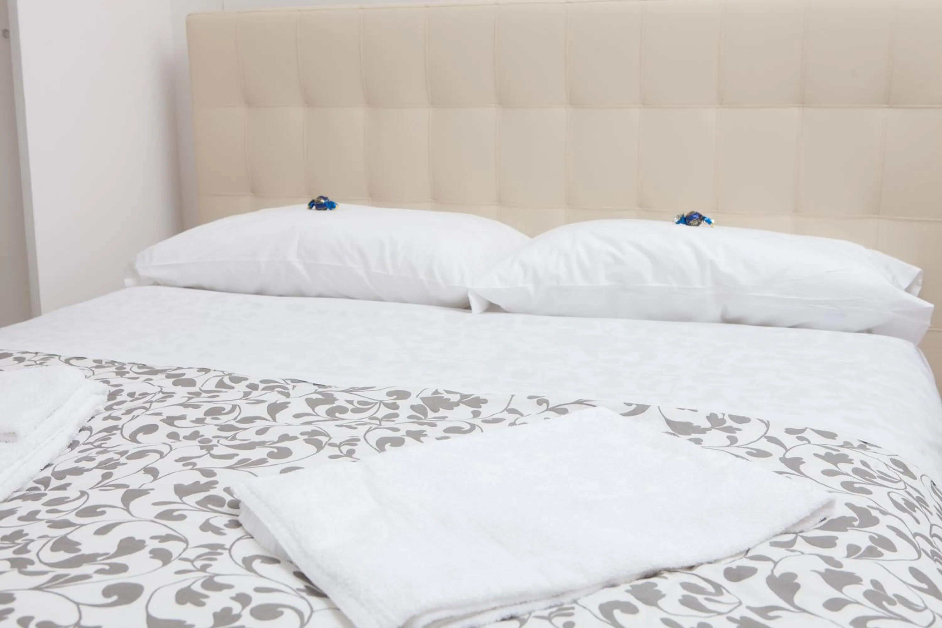 Decorative detail, Bed in Le Tre Lune Suites