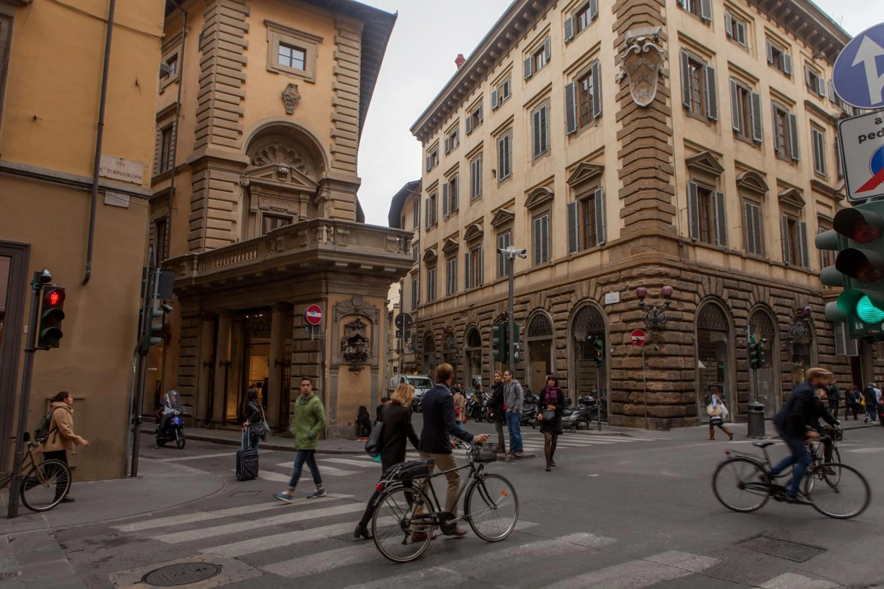 People in Le Tre Lune Suites