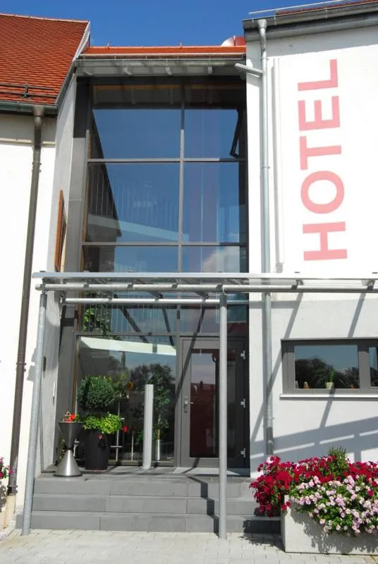 Facade/entrance in Hotel Gasthof Groß