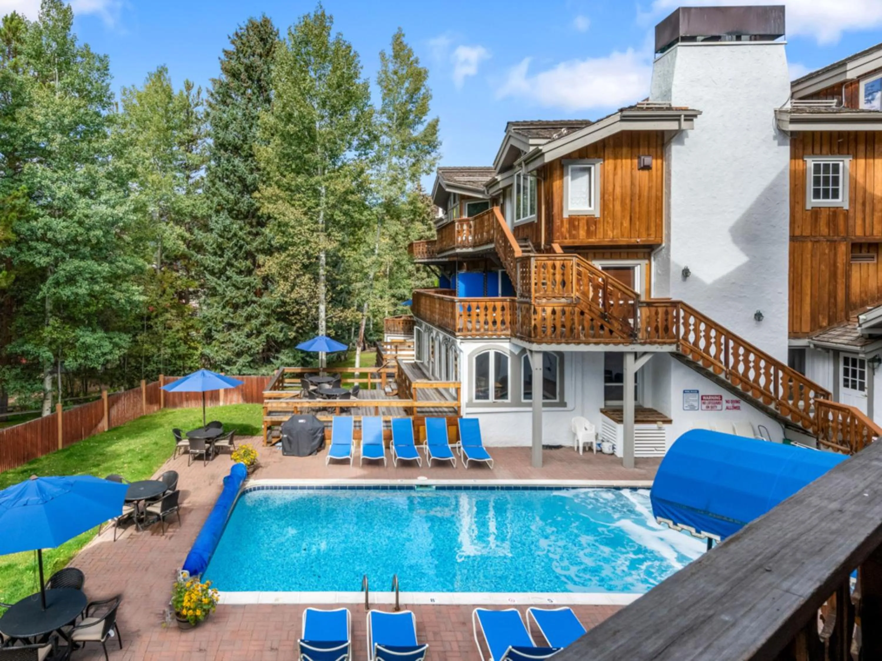 Swimming pool in Christiania Lodge