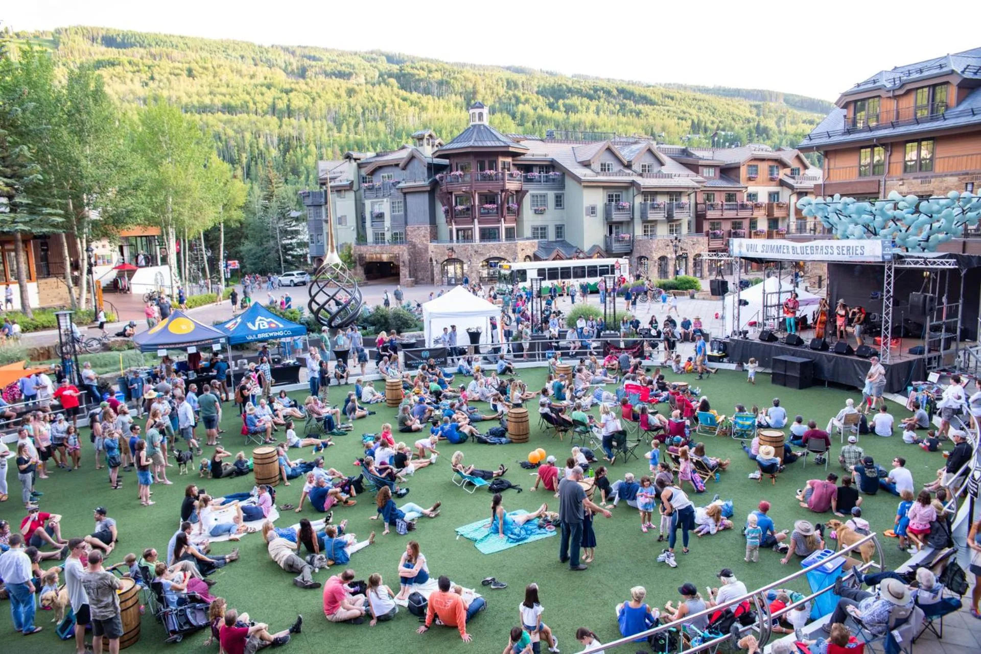 Evening entertainment in Christiania Lodge