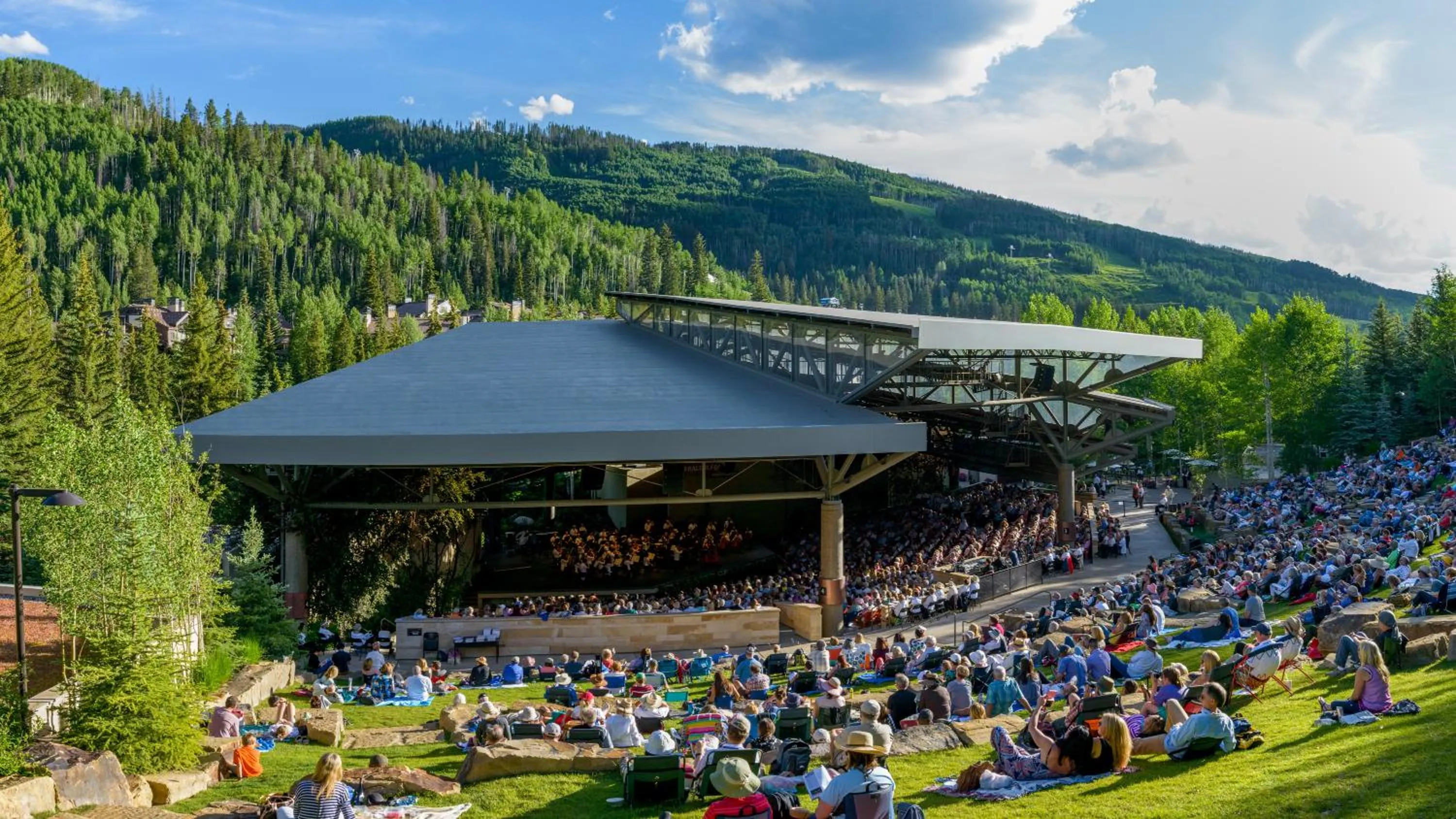 Evening entertainment in Christiania Lodge