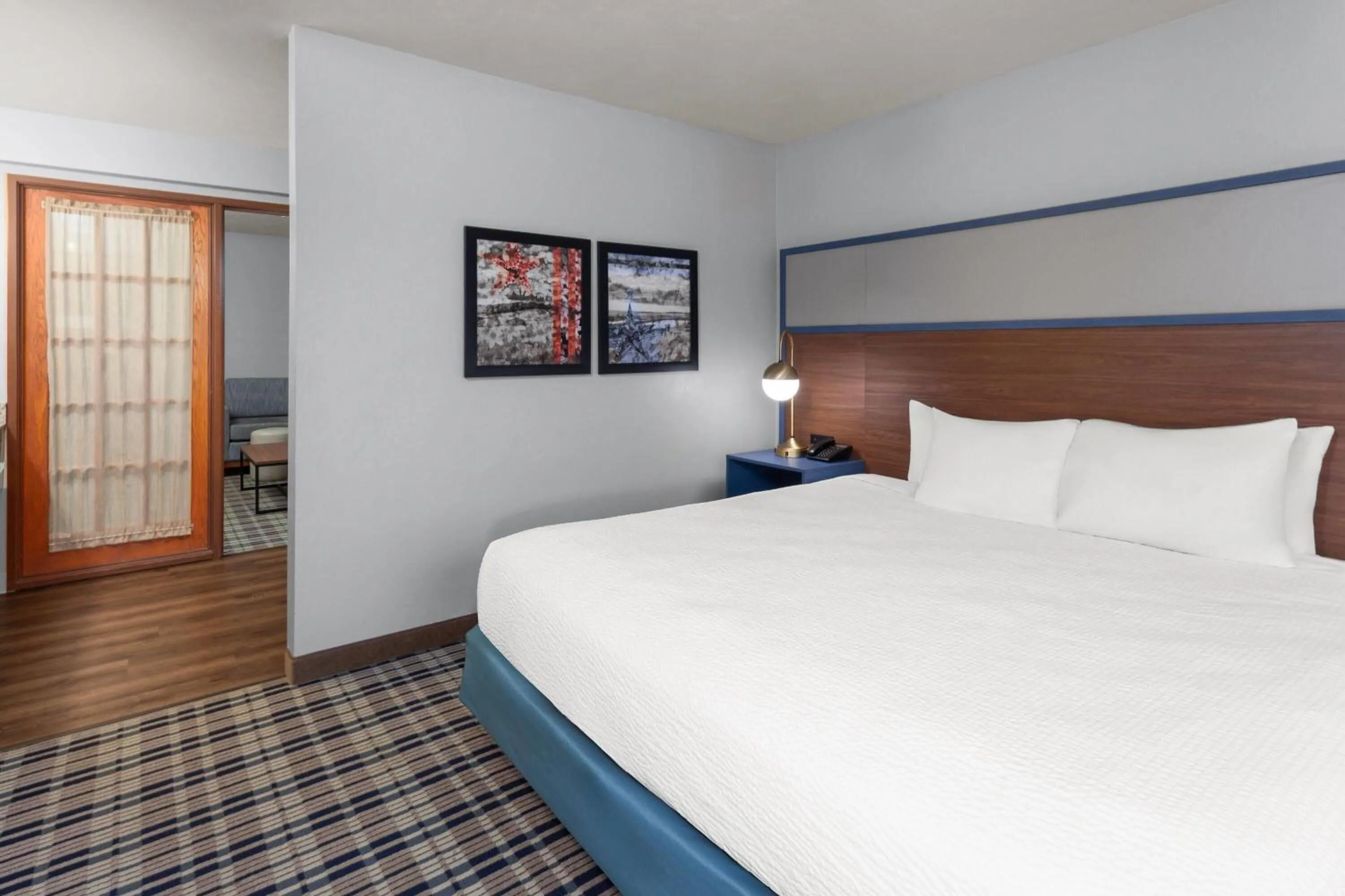 Photo of the whole room, Bed in AmericInn by Wyndham Green Bay West