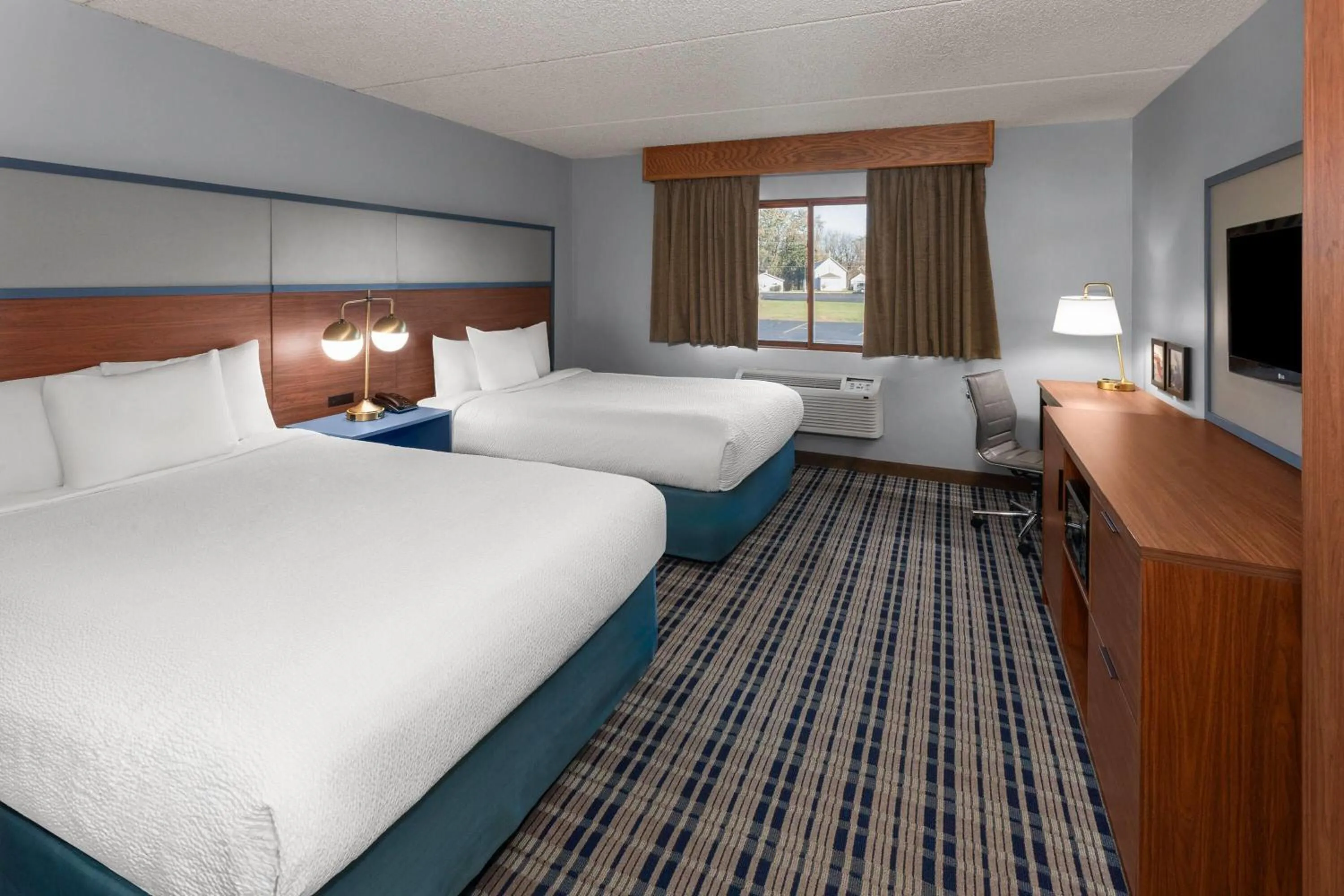 Photo of the whole room, Bed in AmericInn by Wyndham Green Bay West