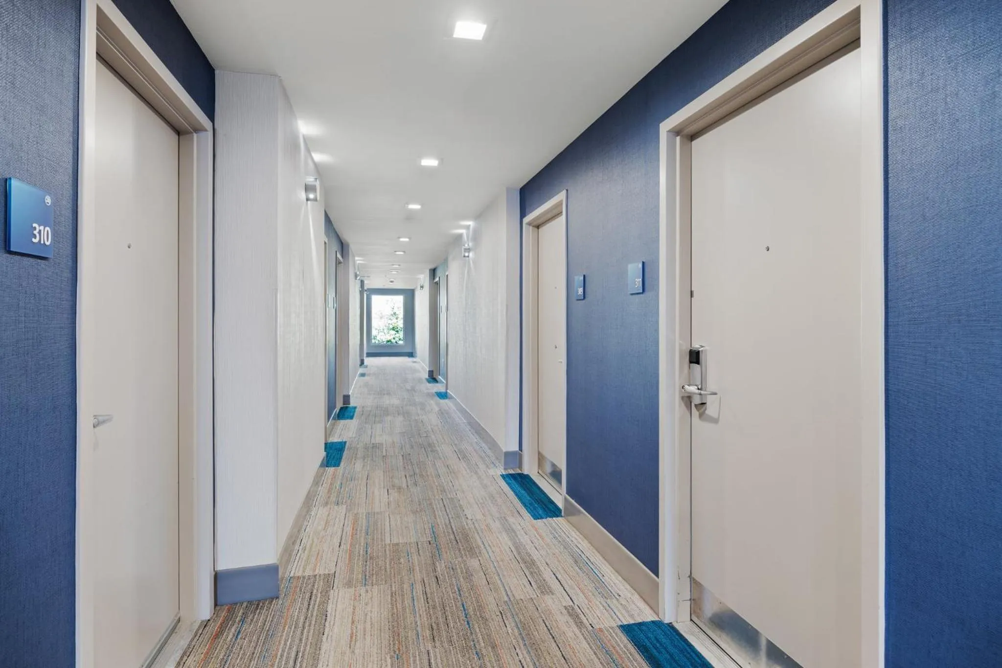 Lobby or reception in Holiday Inn Express - Sunnyvale - Silicon Valley by IHG