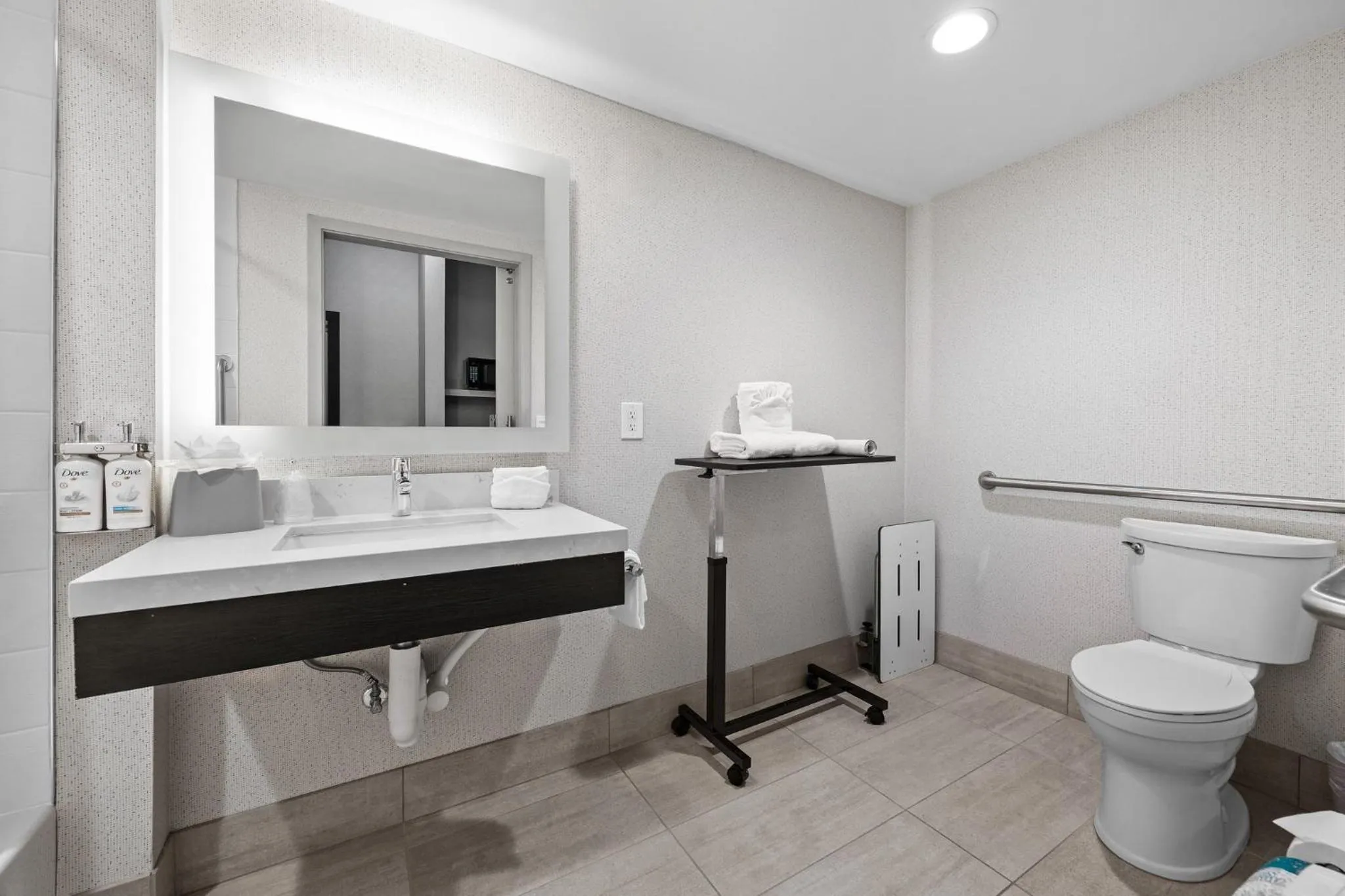 Photo of the whole room in Holiday Inn Express - Sunnyvale - Silicon Valley by IHG