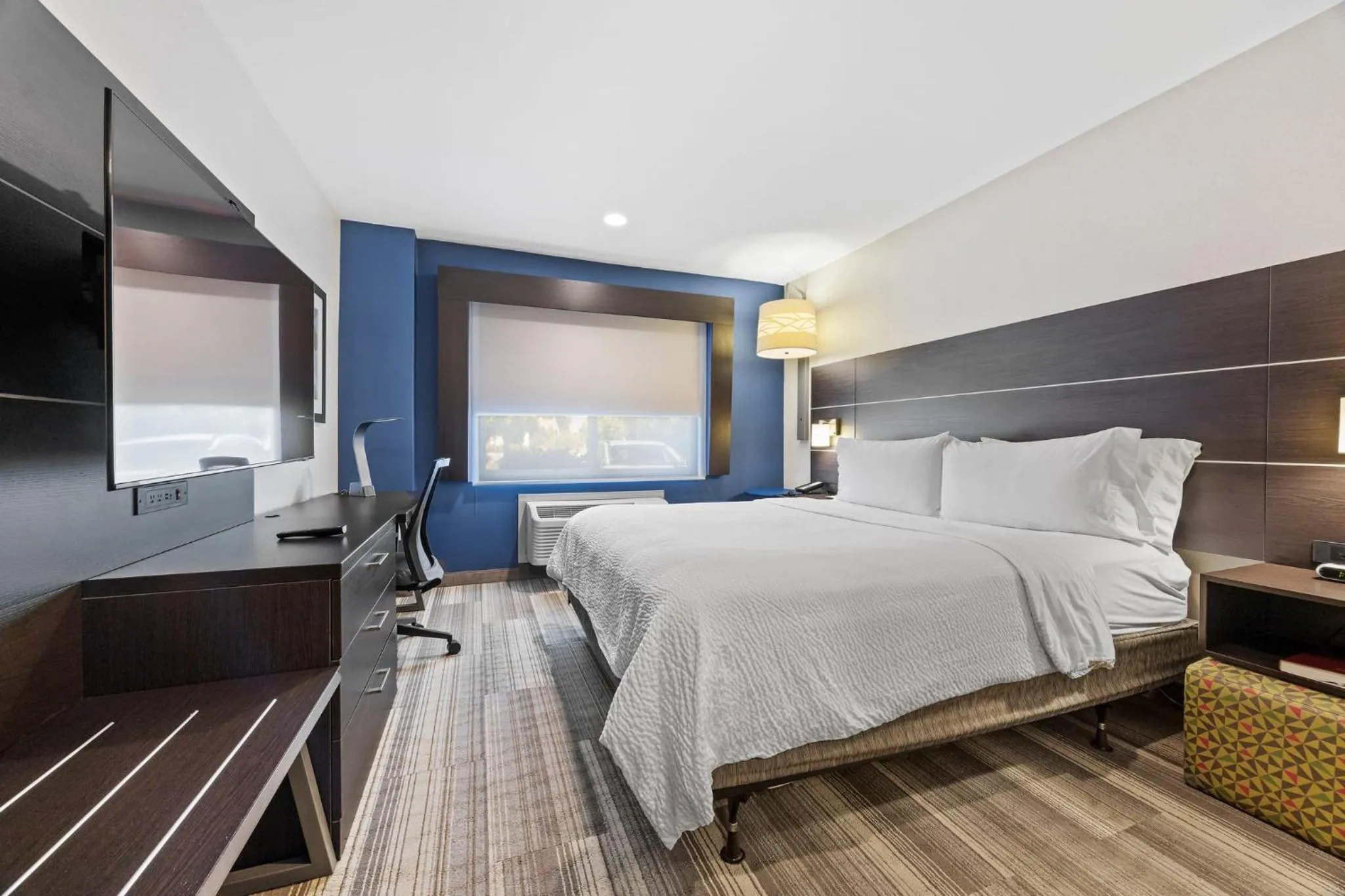 Photo of the whole room, Bed in Holiday Inn Express - Sunnyvale - Silicon Valley by IHG