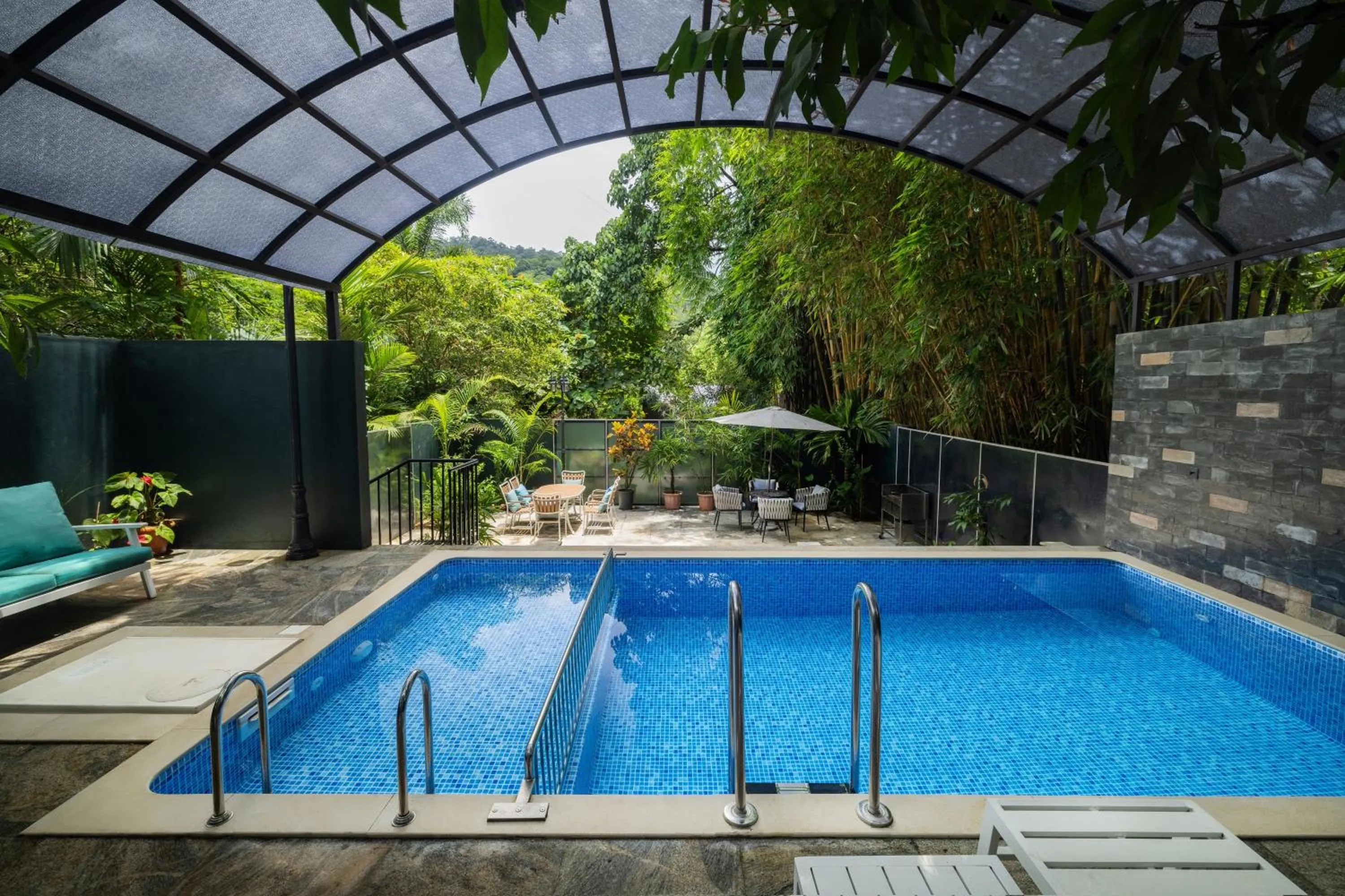 Swimming pool in Casa Rio Resorts Athirappilly