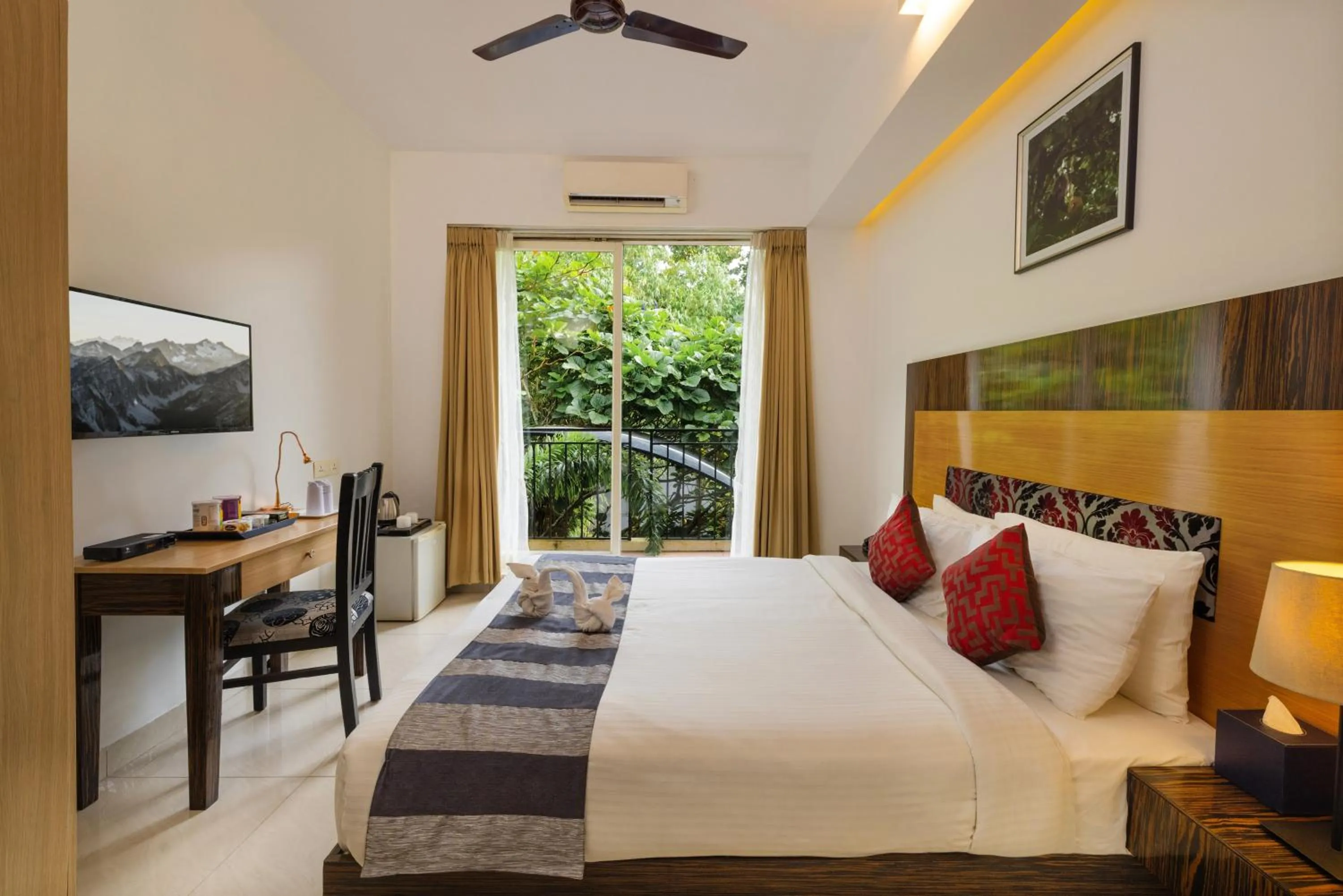 Bed in Casa Rio Resorts Athirappilly