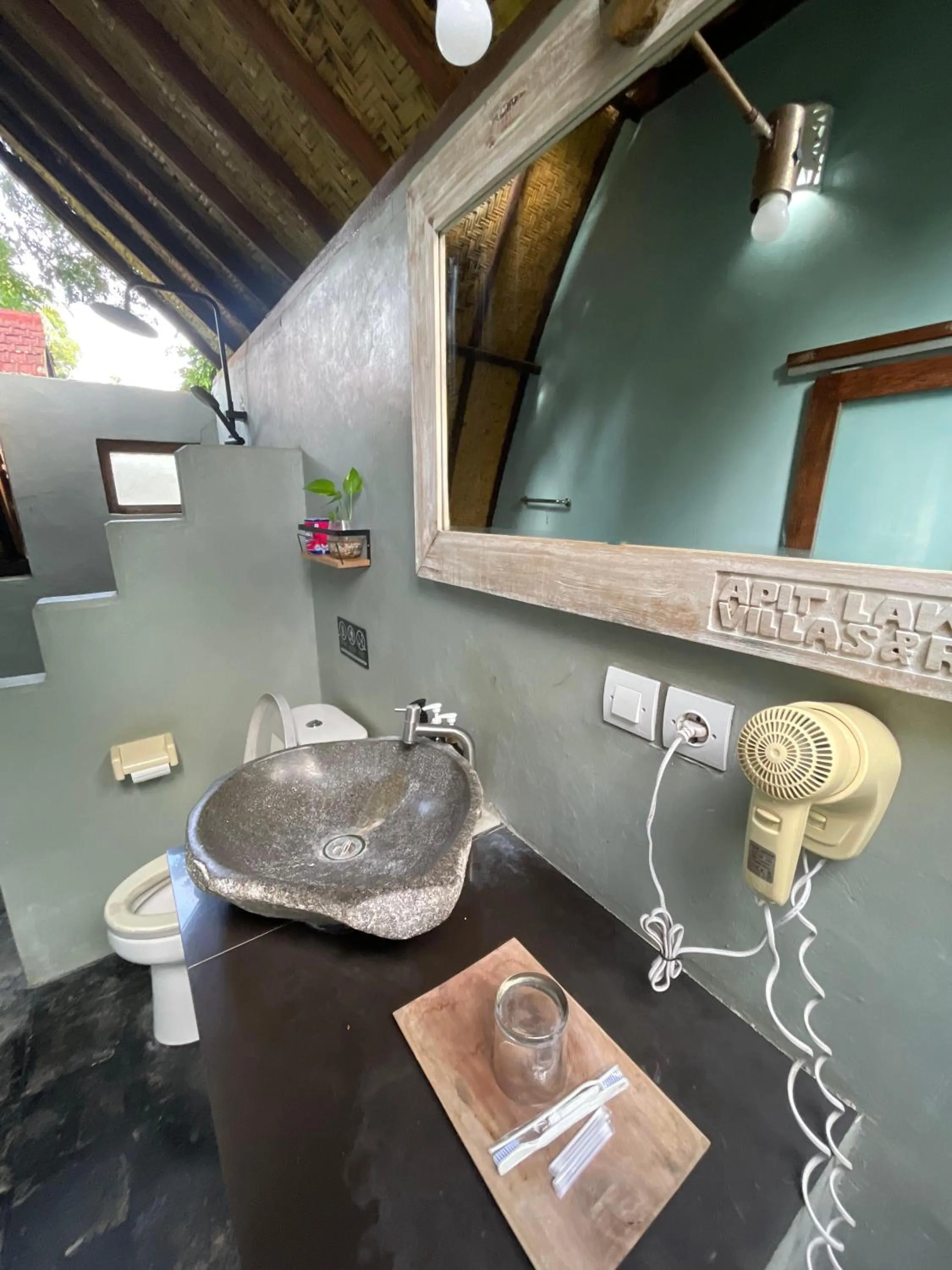 Bathroom in Apit Lawang Villas & Resto