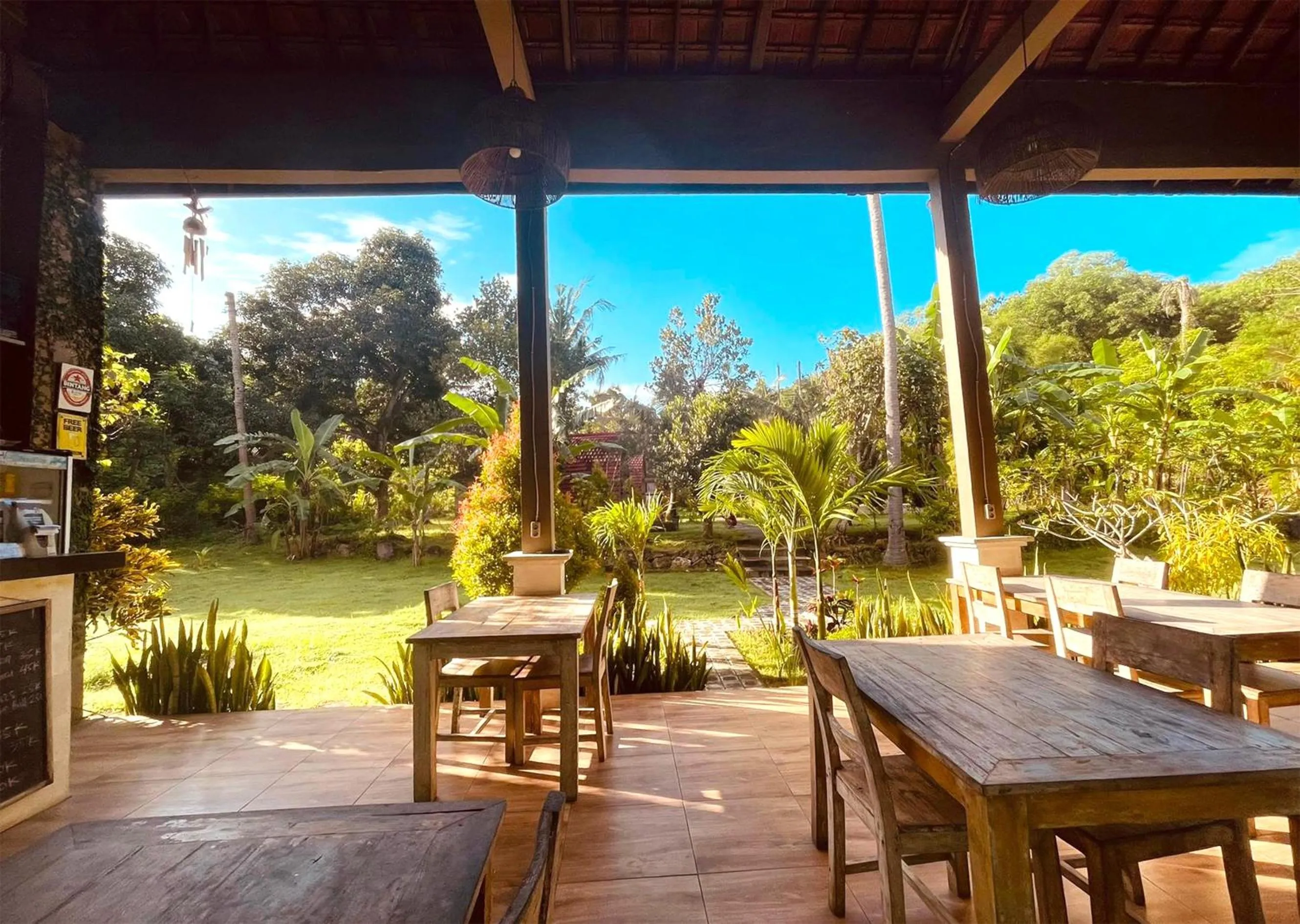 Restaurant/places to eat in Apit Lawang Villas & Resto