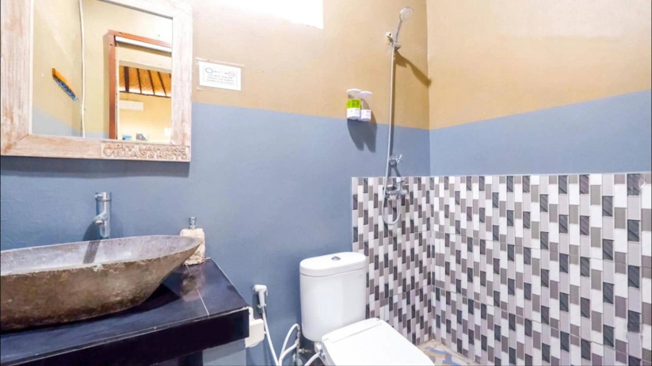 Bathroom in Apit Lawang Villas & Resto