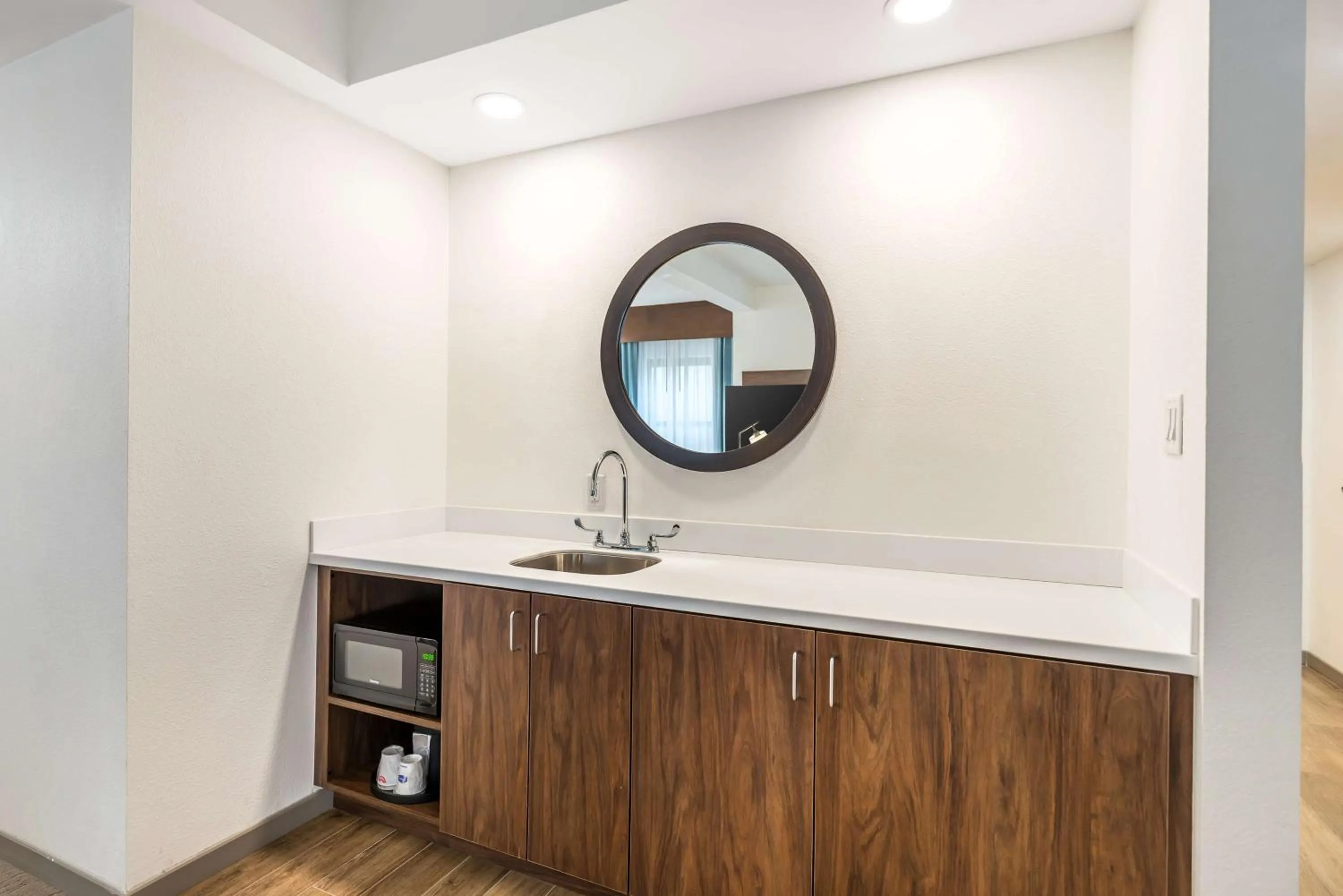 Photo of the whole room in Hampton Inn Petersburg-Fort Lee