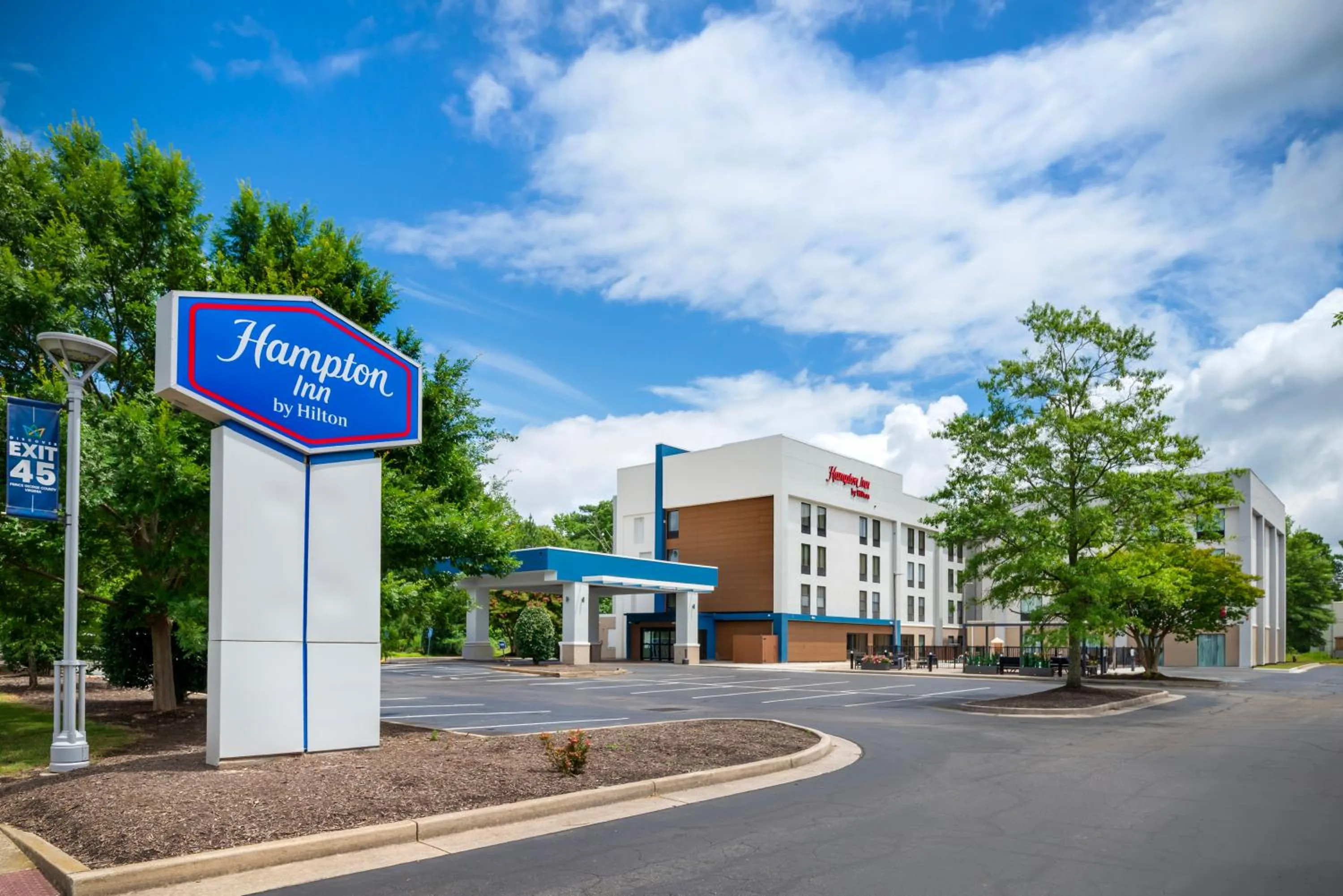 Property building in Hampton Inn Petersburg-Fort Lee
