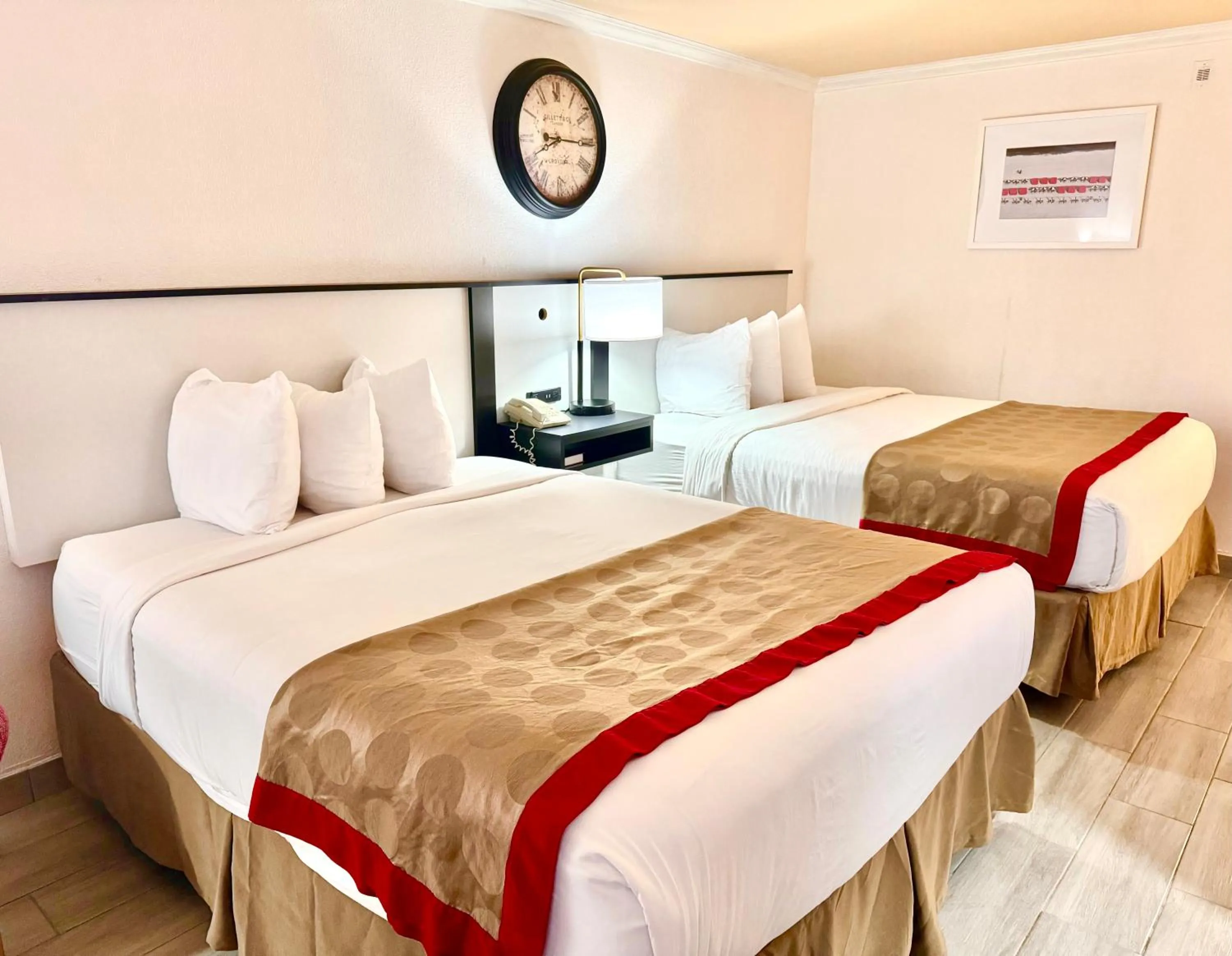 Photo of the whole room, Bed in Ramada by Wyndham Birmingham Airport