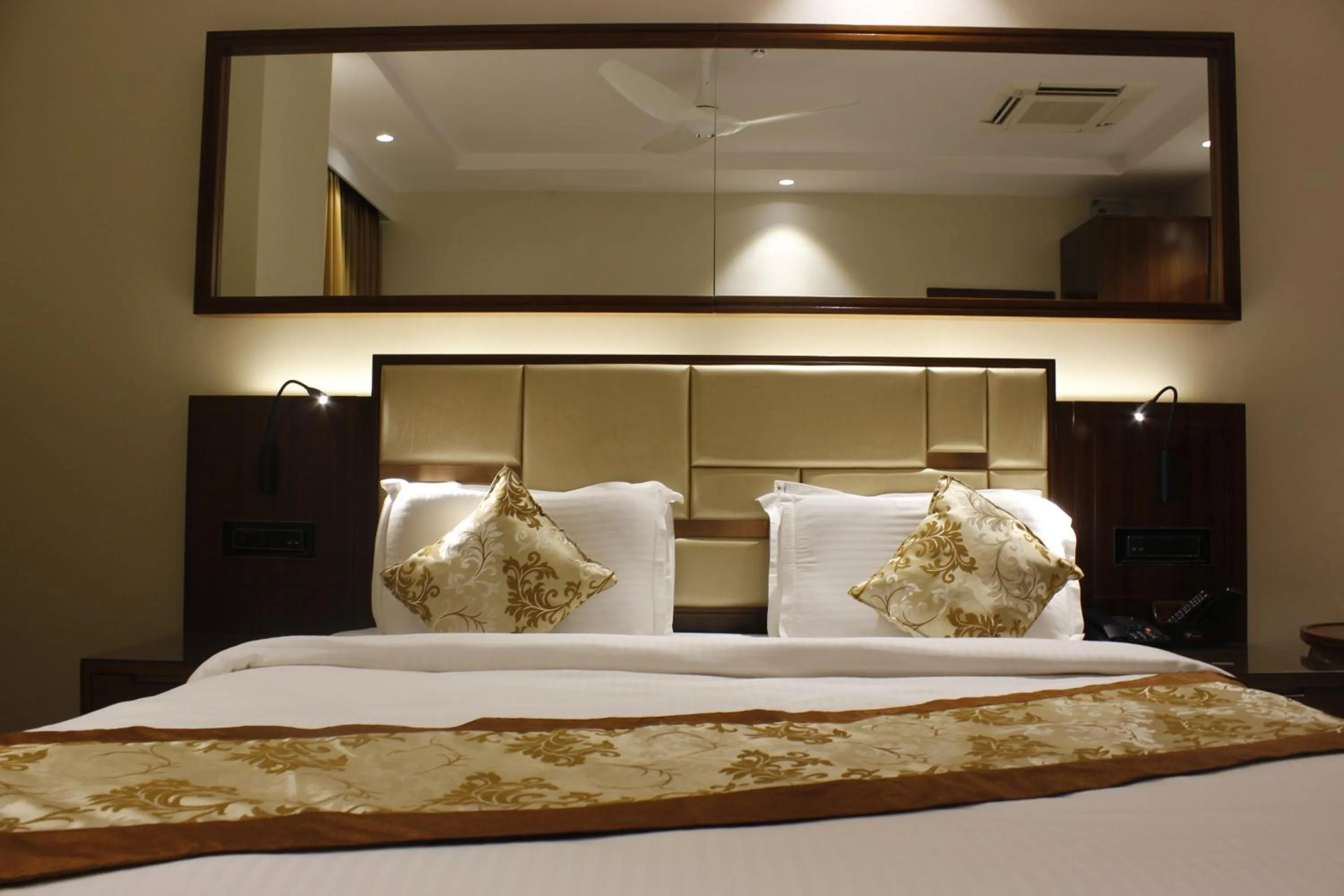 Bed in Mango Hotels Vijayawada