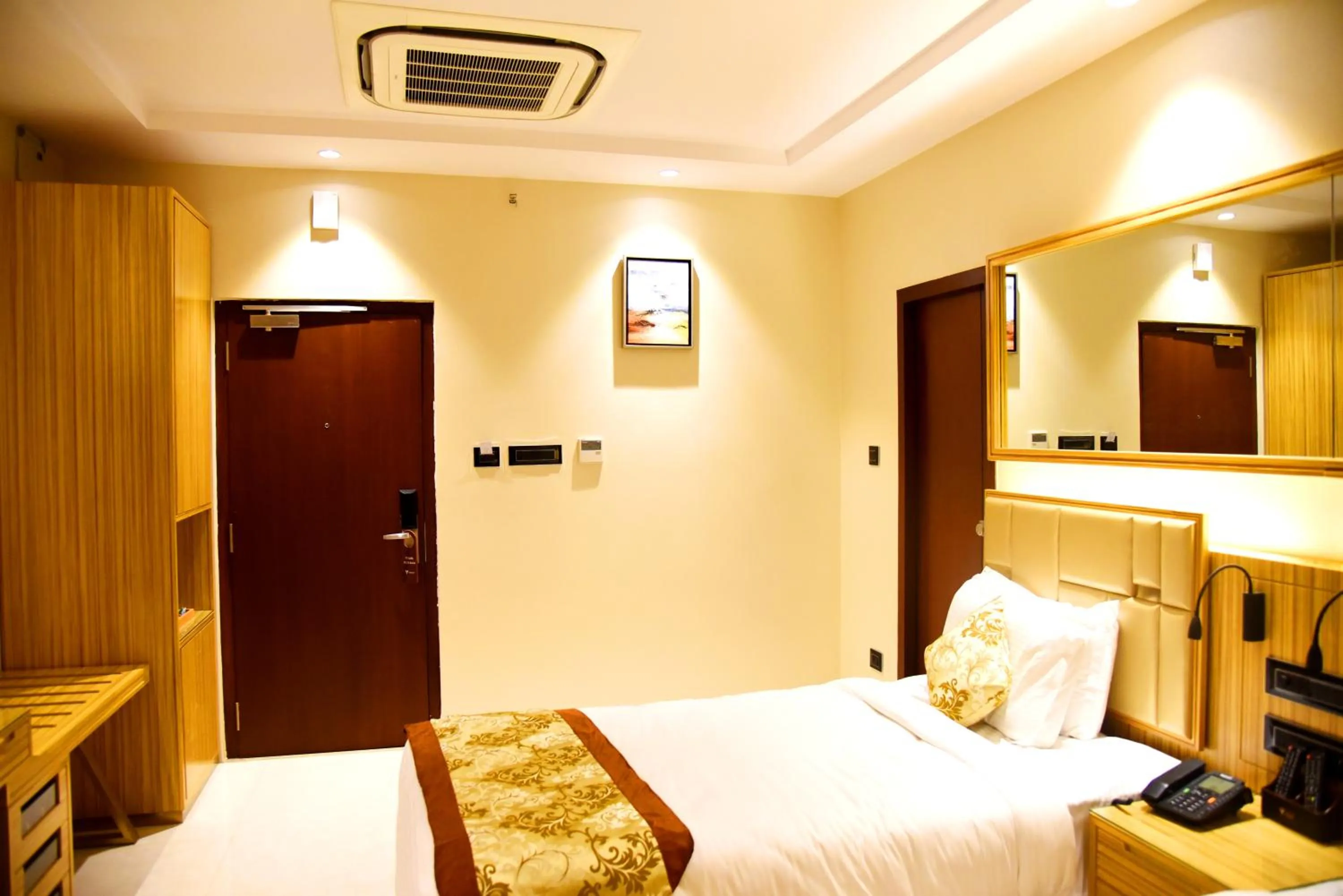 Bedroom, Bed in Mango Hotels Vijayawada