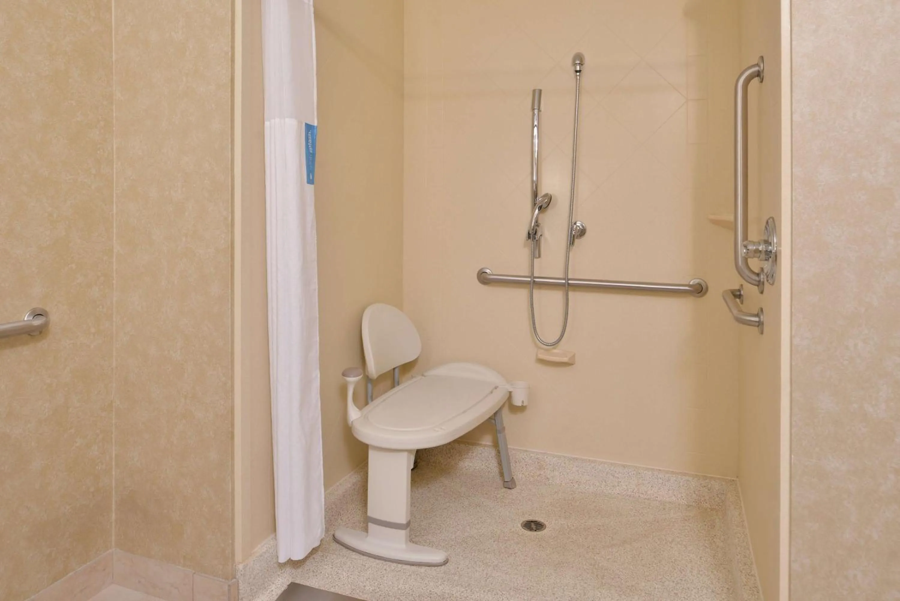 Bathroom in Hampton Inn Harrisonburg South