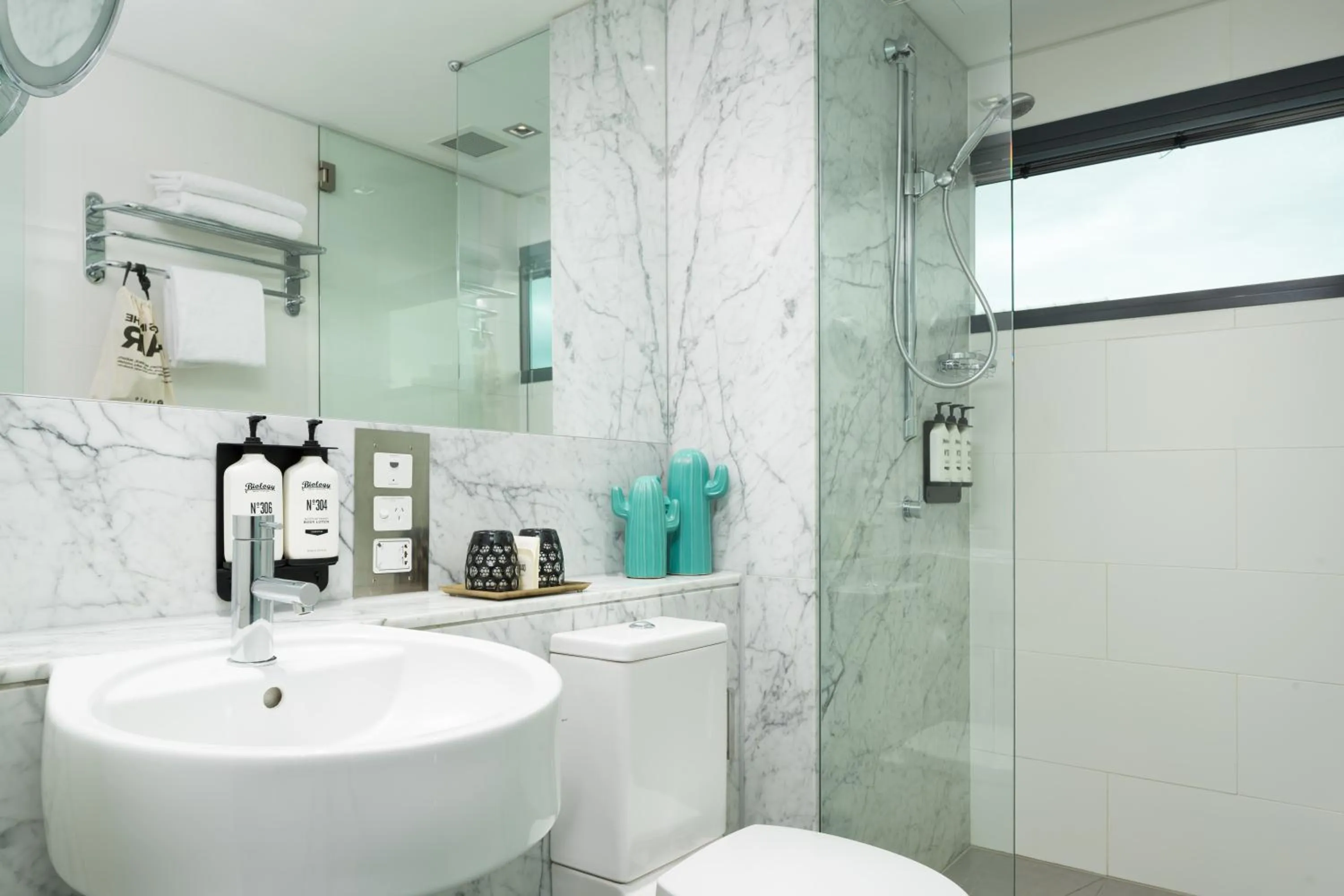 Shower in Ovolo Brisbane Fortitude Valley, a Wyndham Hotel