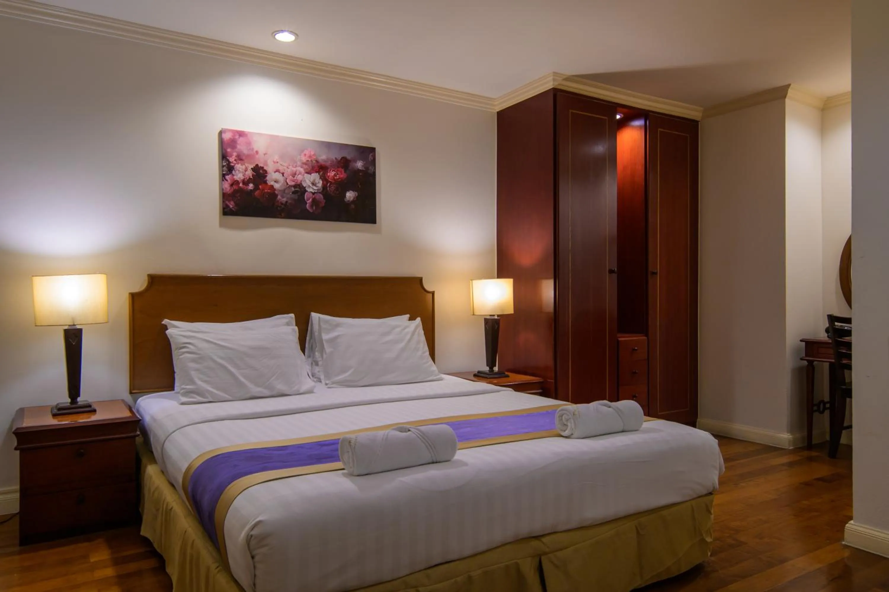 Bedroom, Bed in The Victory Residences Bangkok