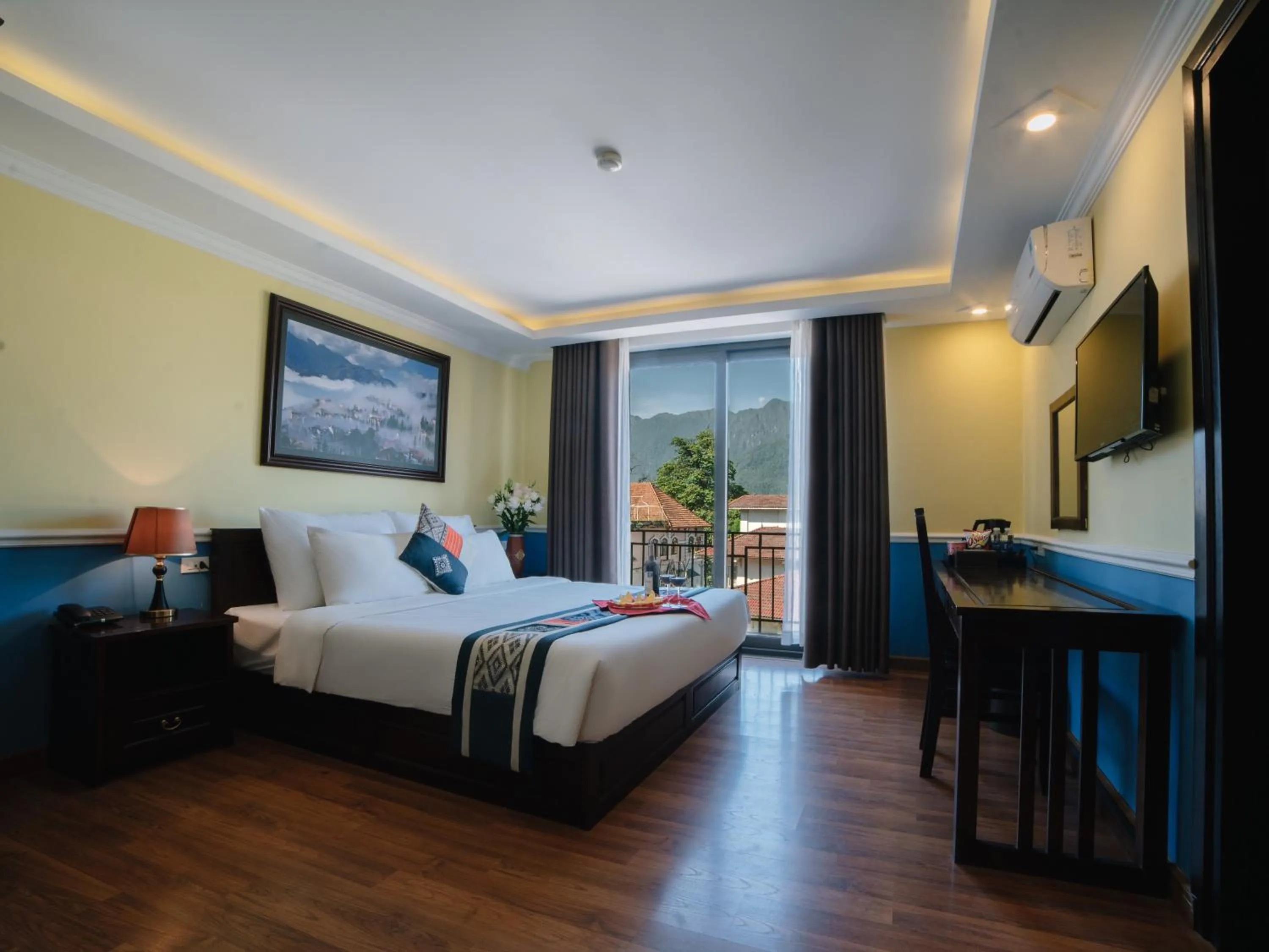 Communal lounge/ TV room, Bed in Ladybird Boutique Hotel