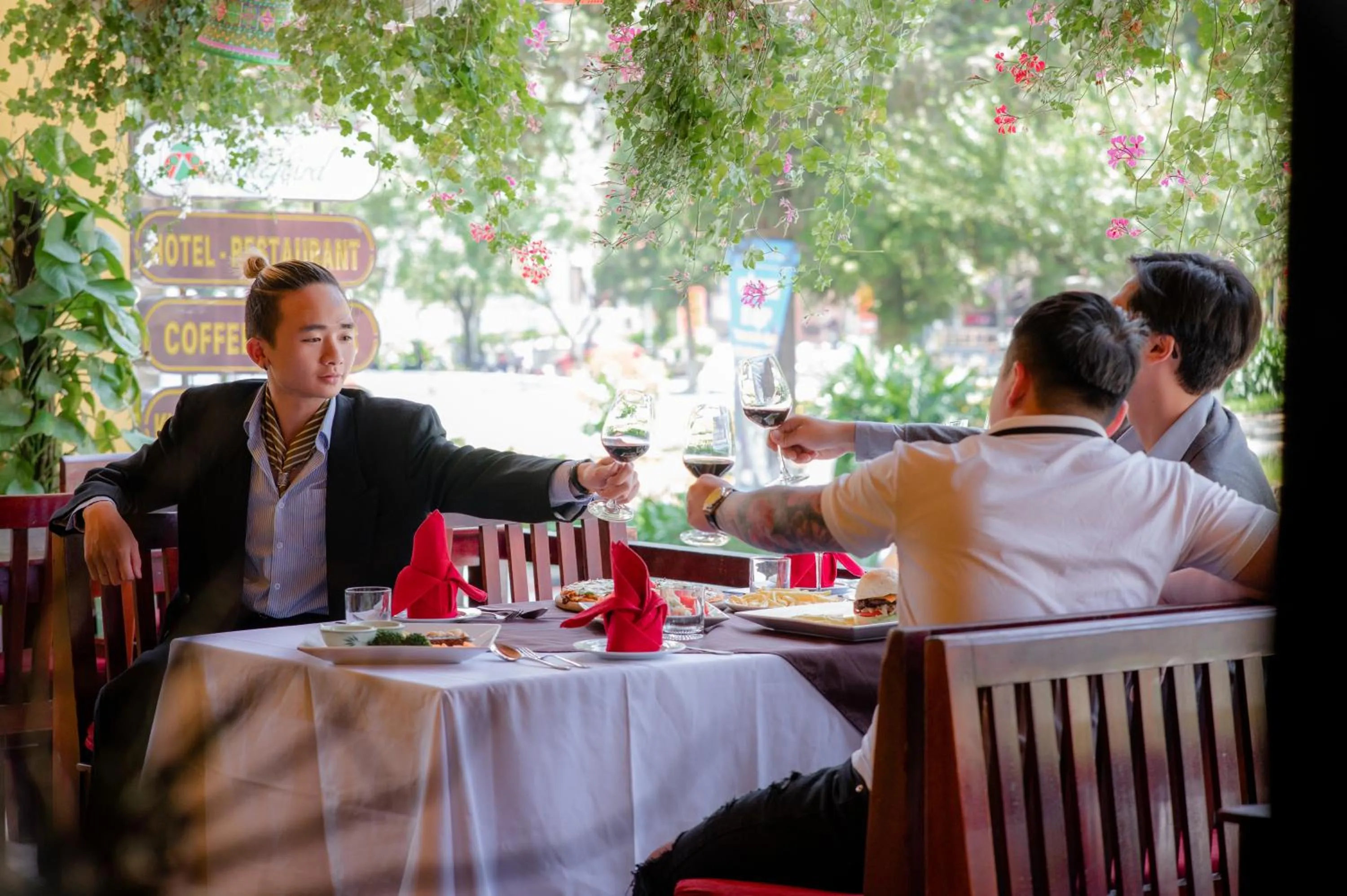 Restaurant/places to eat in Ladybird Boutique Hotel