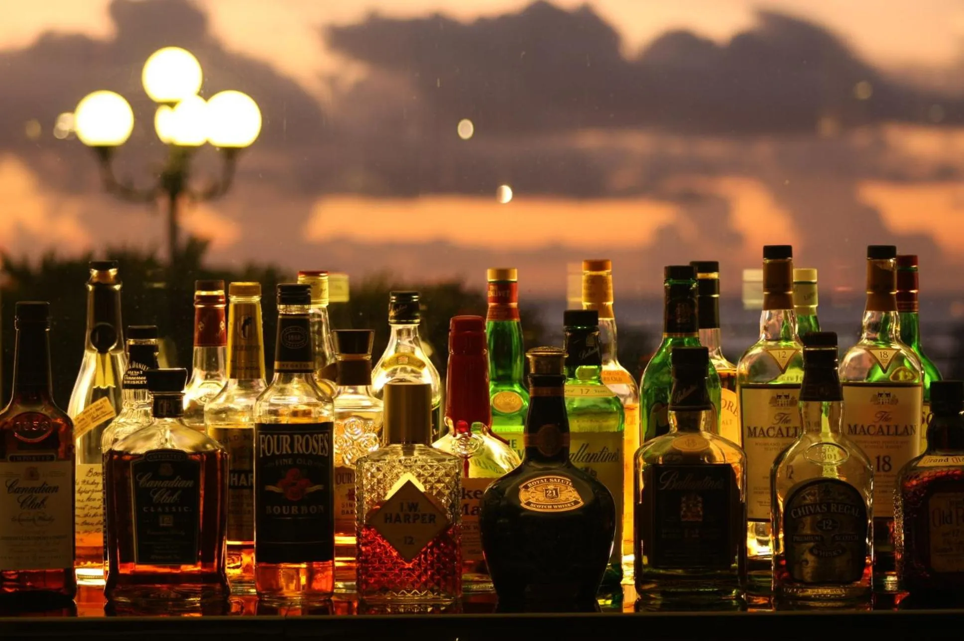 Lounge or bar in Okinawa Kariyushi Beach Resort Ocean Spa