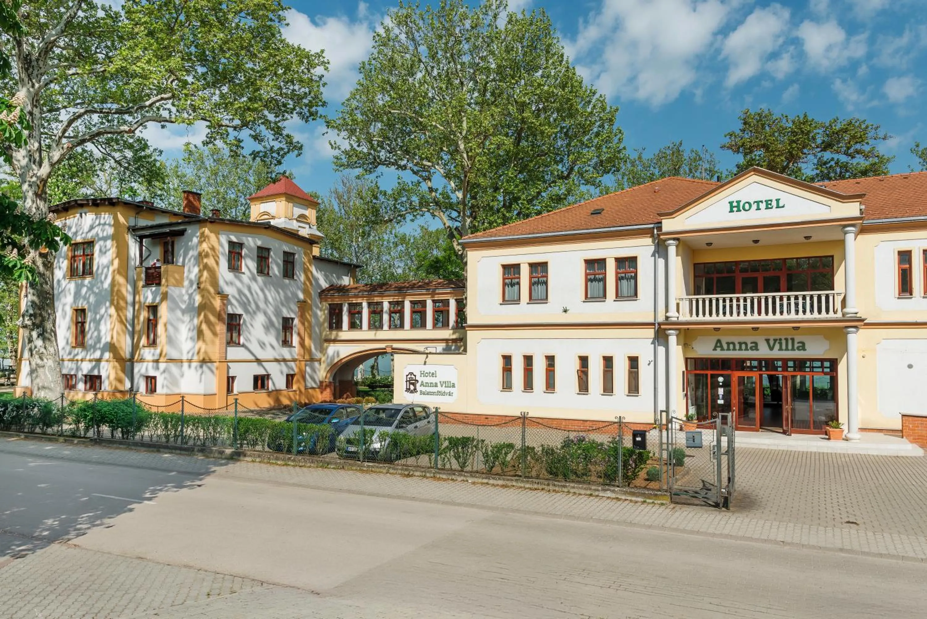Property building in Hotel Anna Villa