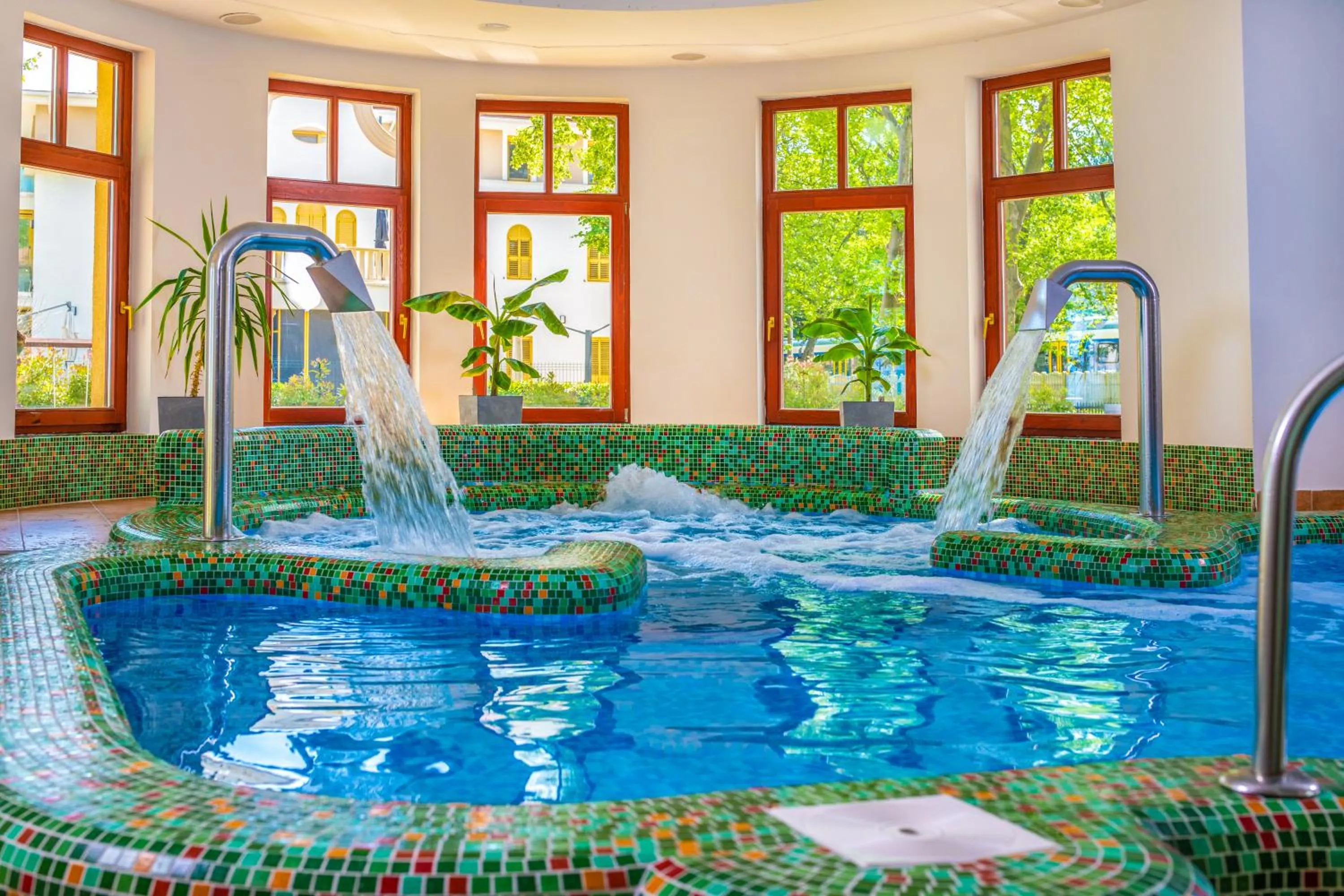 Swimming pool in Hotel Anna Villa