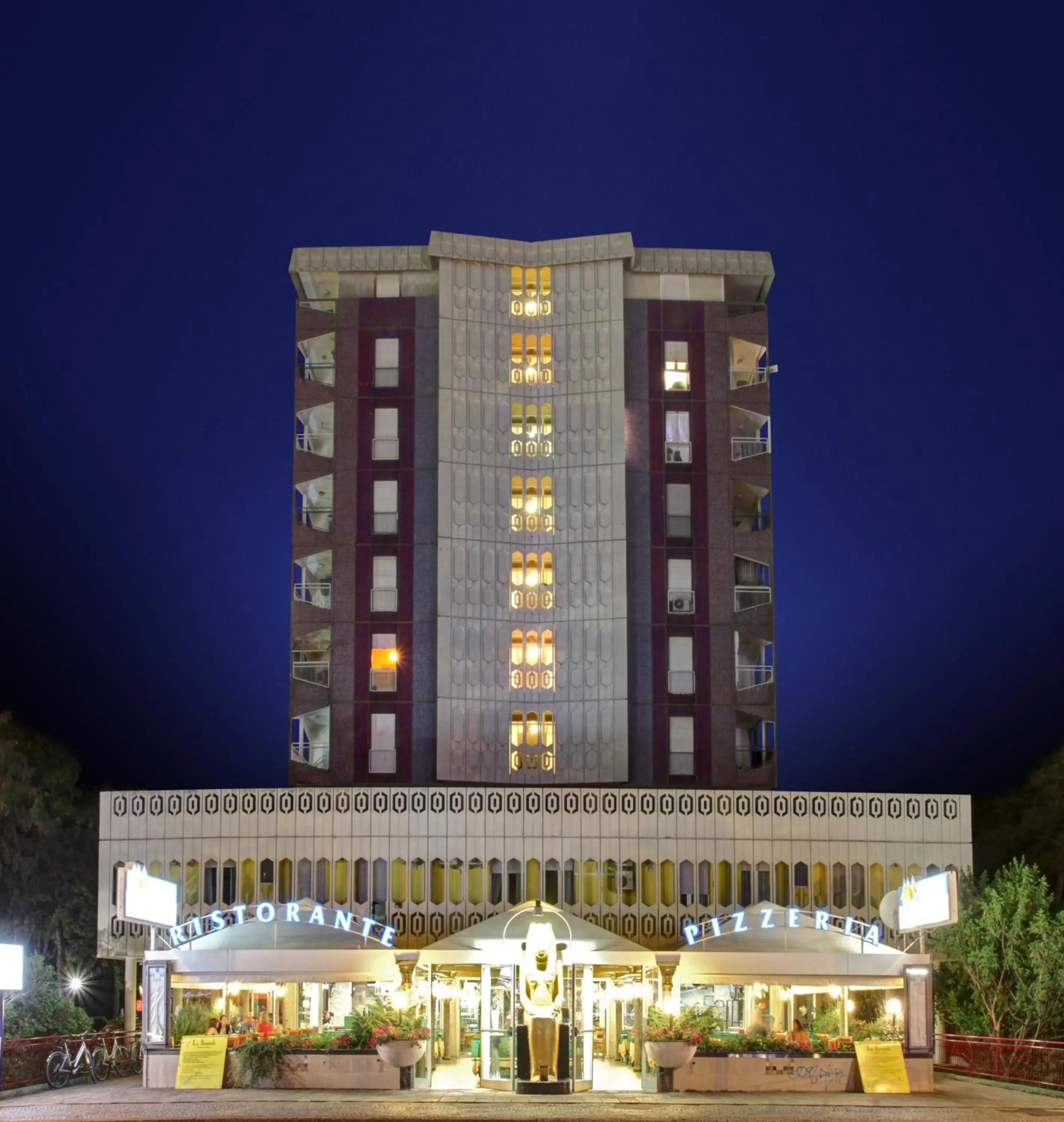 Facade/entrance in Hotel Regina