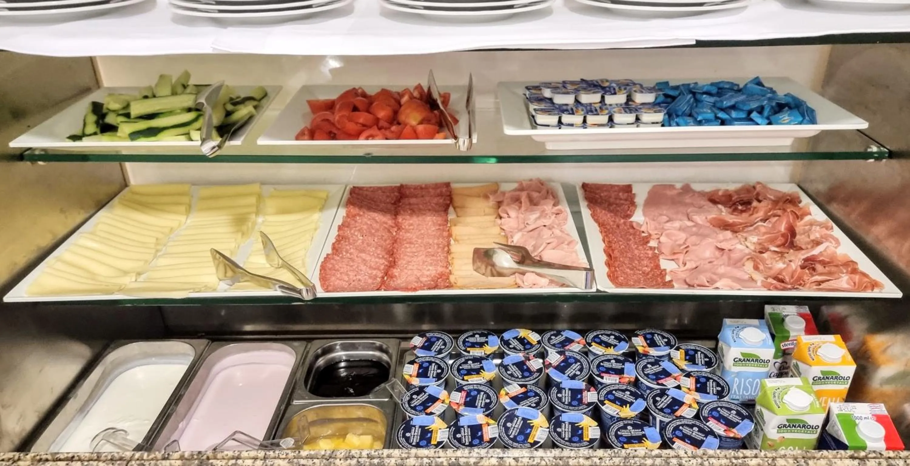 Buffet breakfast in Hotel Regina