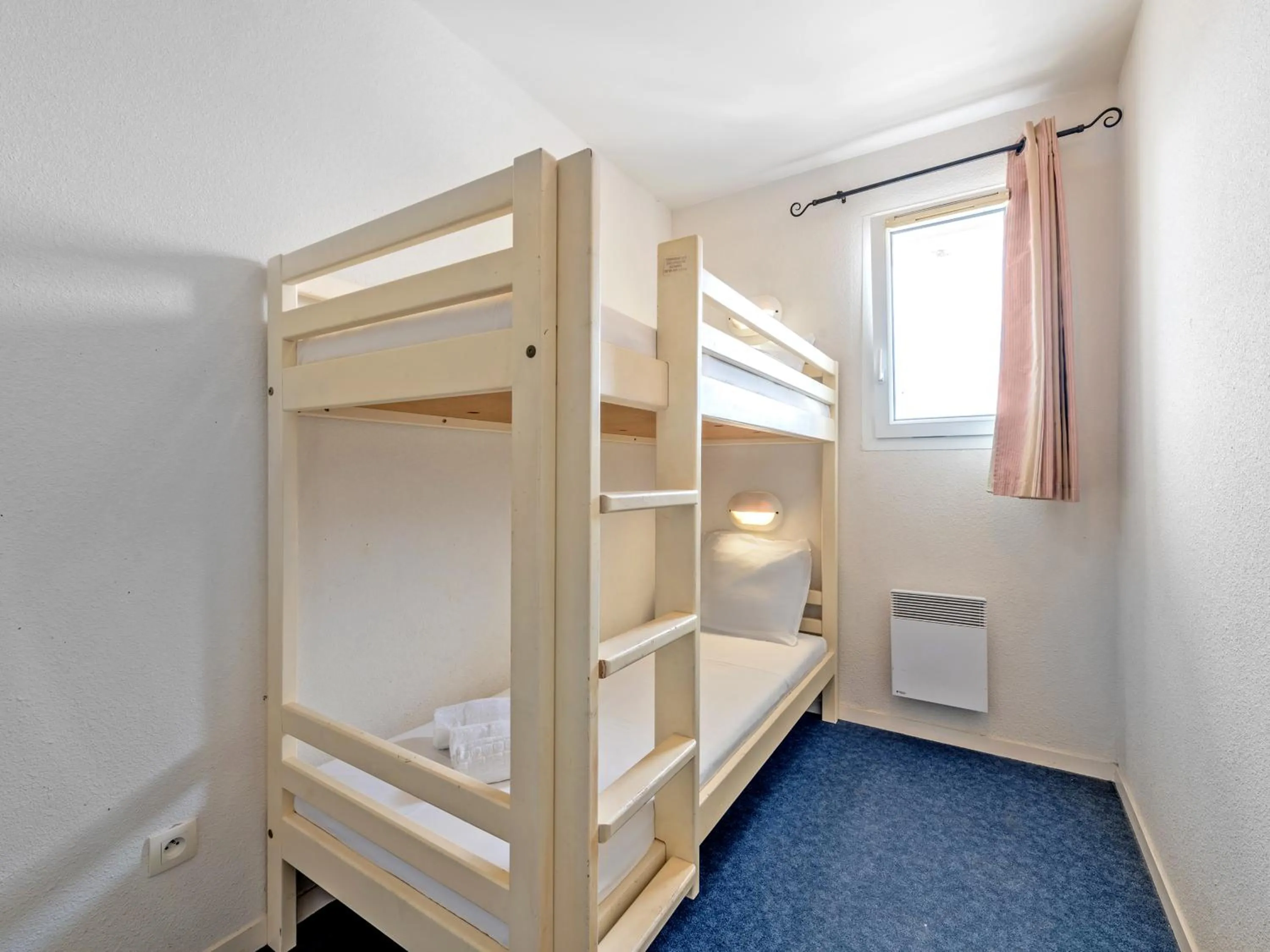 Bedroom, Bed in Vacancéole - Le Domaine de Bertheaume