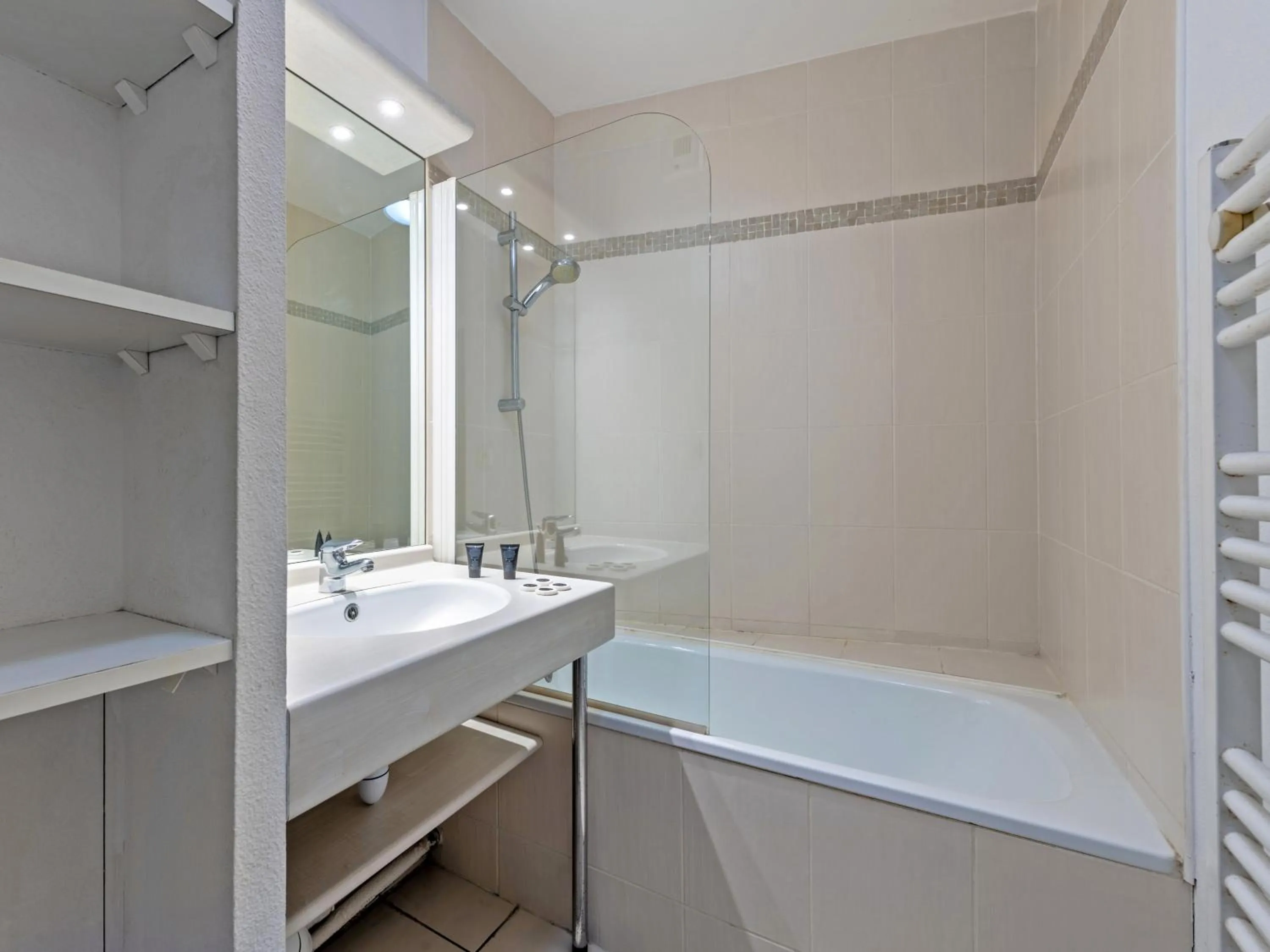 Bathroom in Vacancéole - Le Domaine de Bertheaume