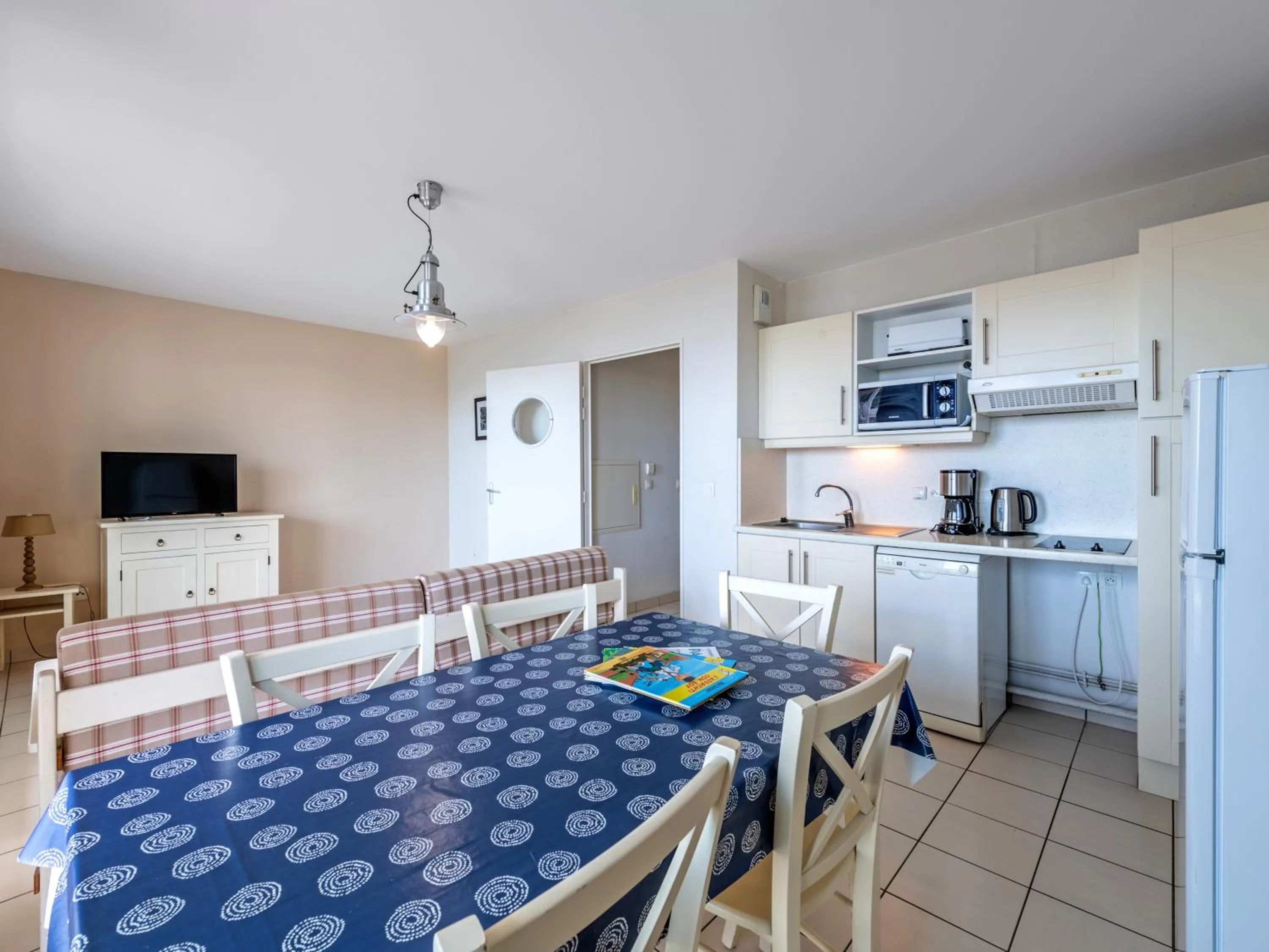 Dining area in Vacancéole - Le Domaine de Bertheaume