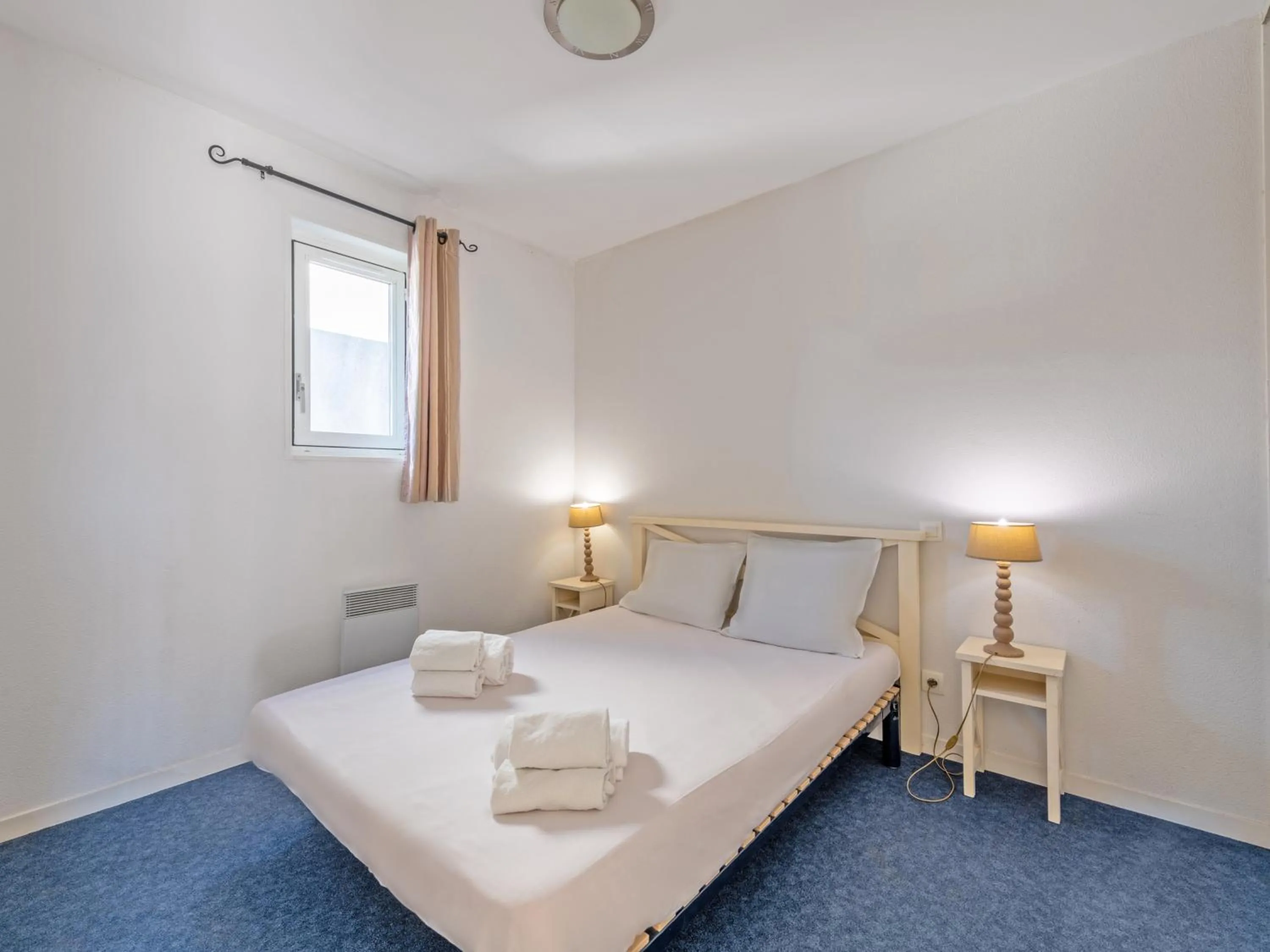 Bedroom, Bed in Vacancéole - Le Domaine de Bertheaume