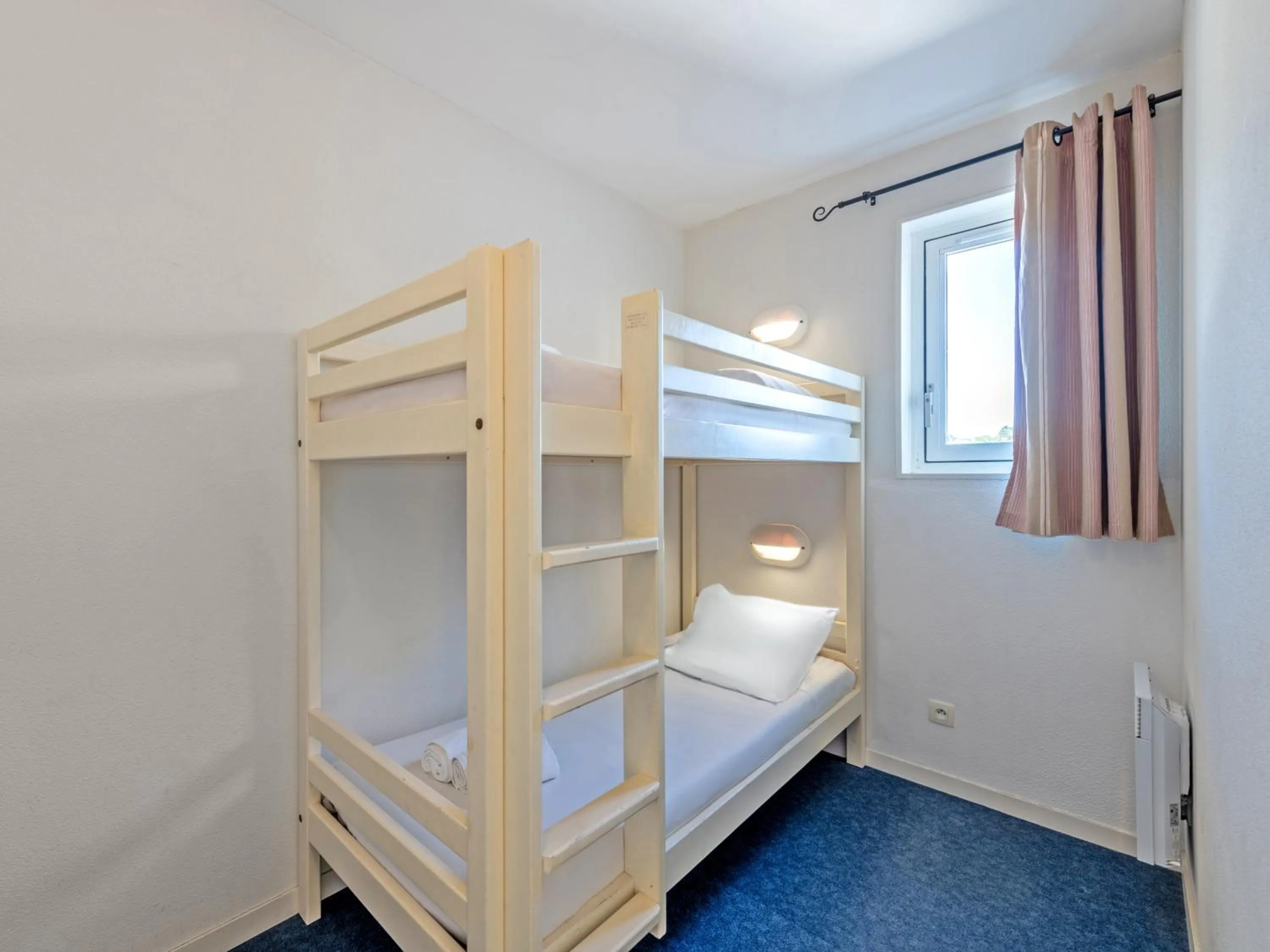 bunk bed, Bed in Vacancéole - Le Domaine de Bertheaume