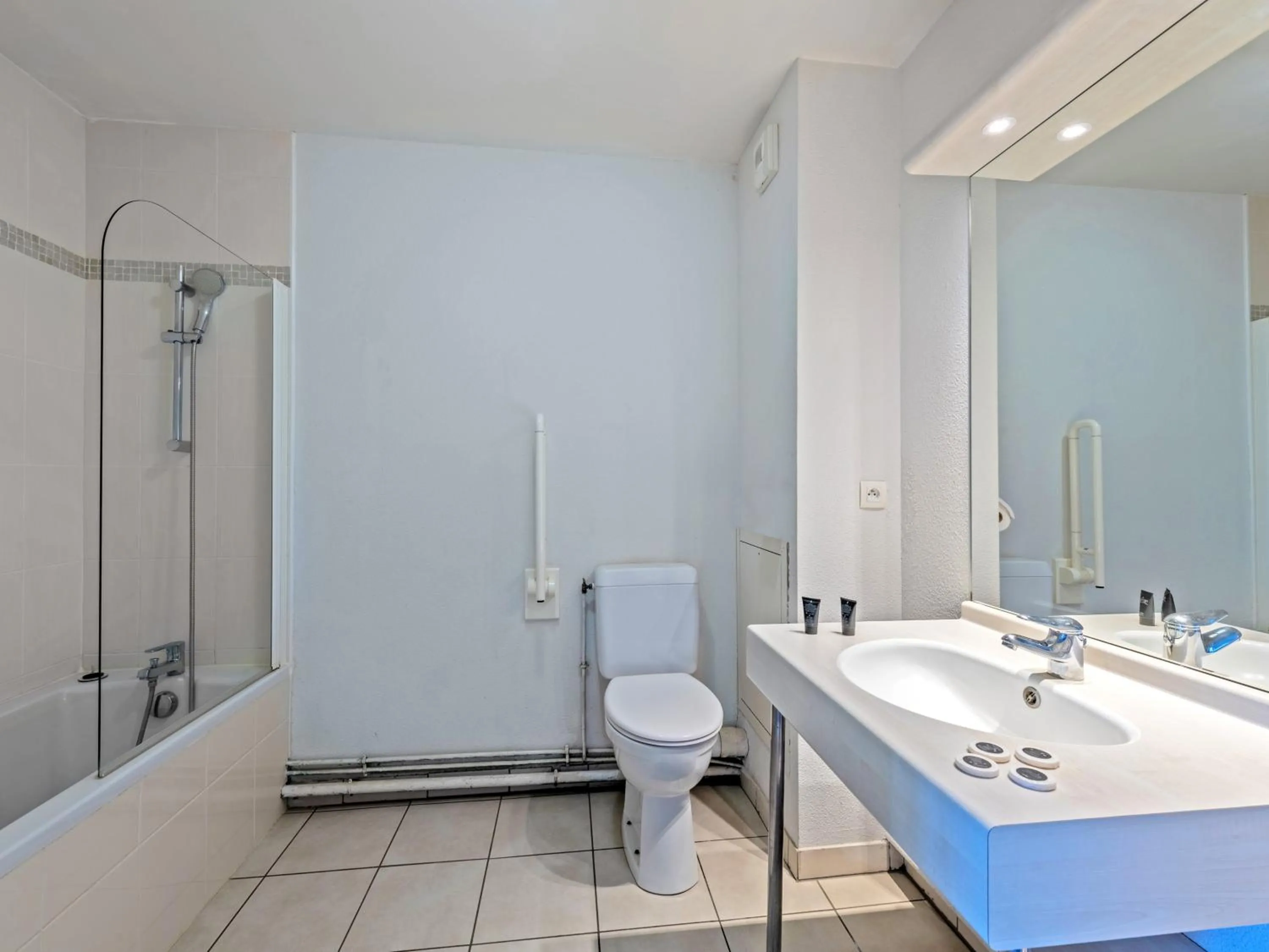 Bathroom in Vacancéole - Le Domaine de Bertheaume