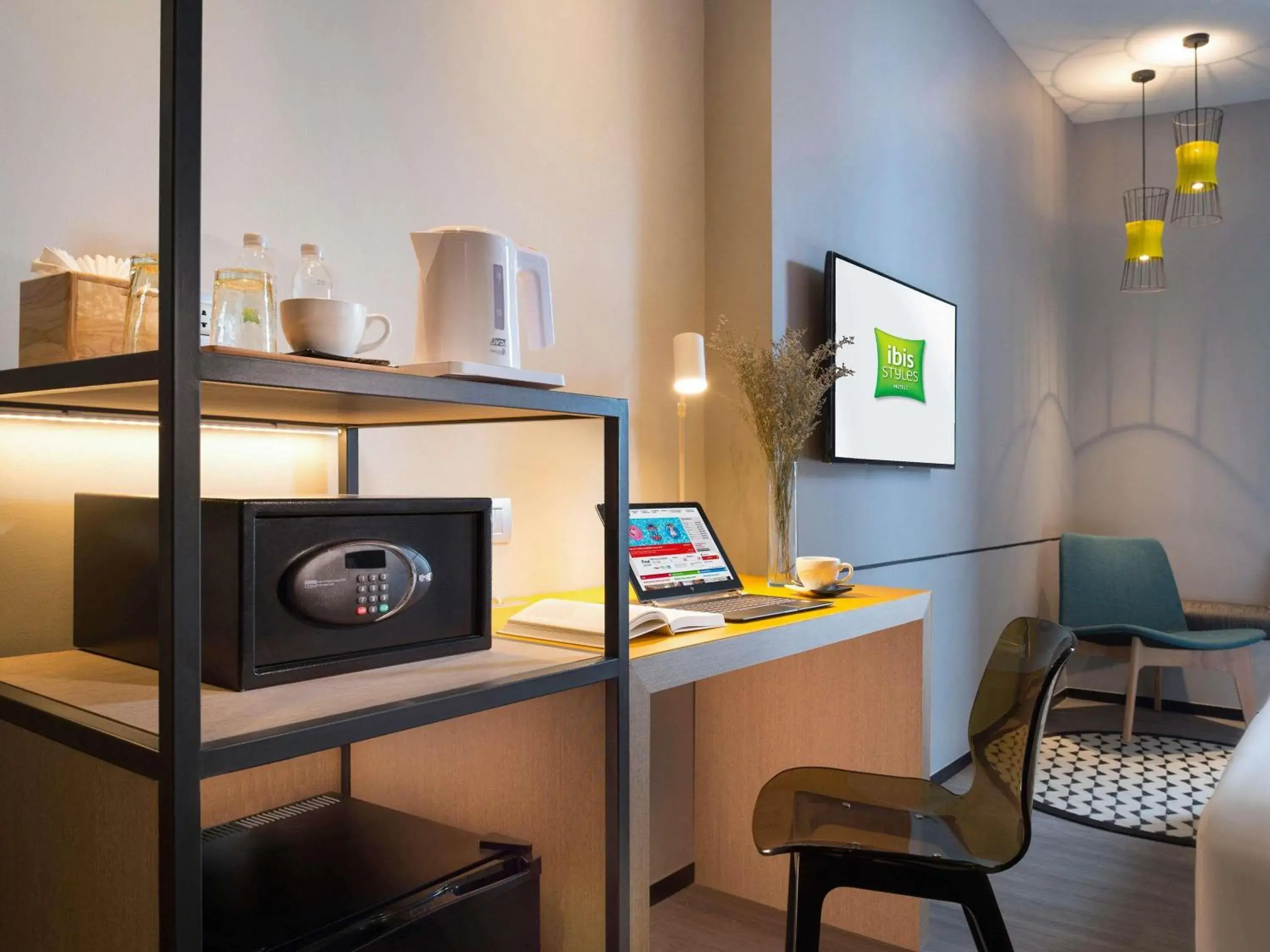 Family Room with One King Bed and One Bunk Bed in ibis Styles Bangkok Sukhumvit Phra Khanong Family Room with One King Bed and One Bunk Bed in ibis Styles Bangkok Sukhumvit Phra Khanong